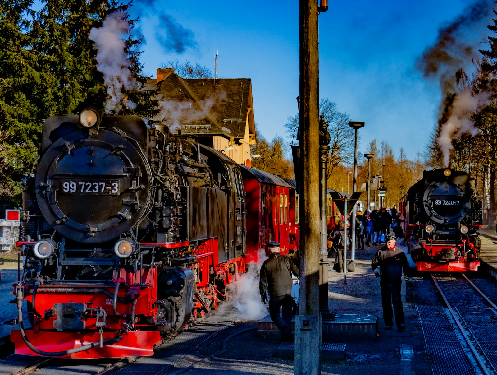 Sinds 1886 rijdt er een stoomtrein door de straat
