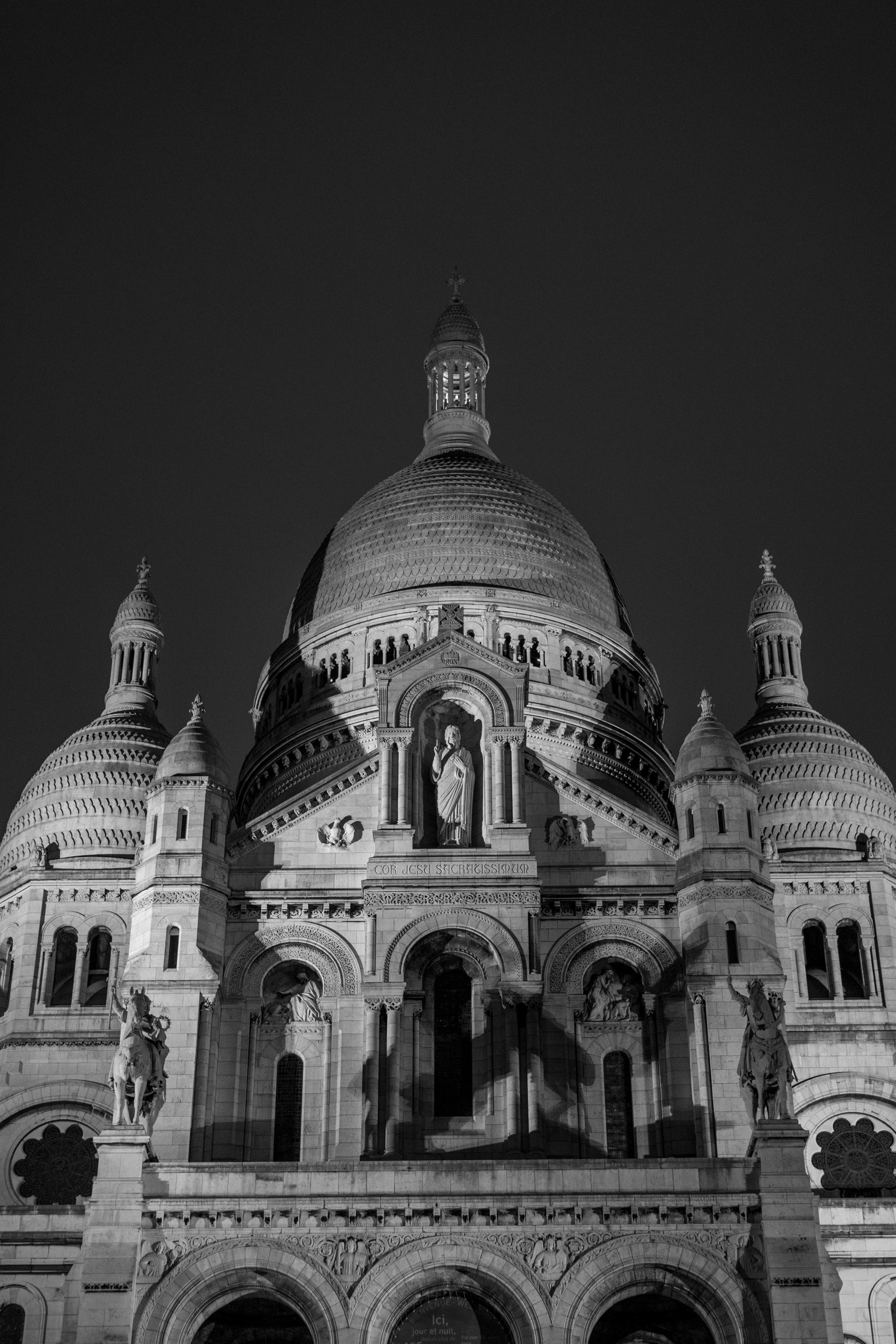 a black and white photo of a large building