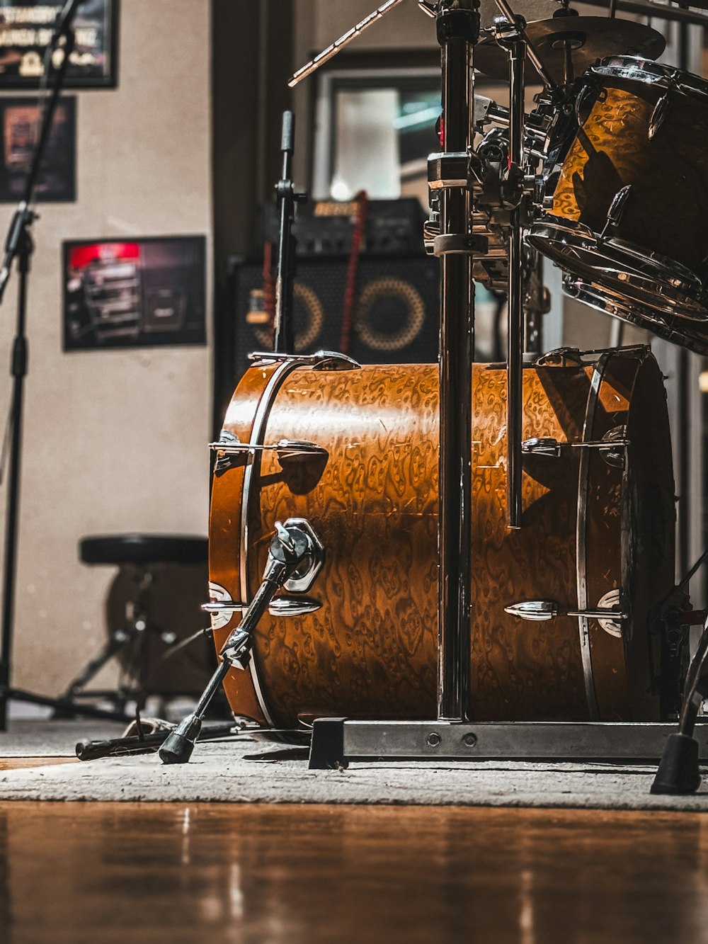 レコーディングスタジオに設置されたドラム