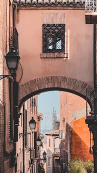 a narrow alleyway with an arched doorway