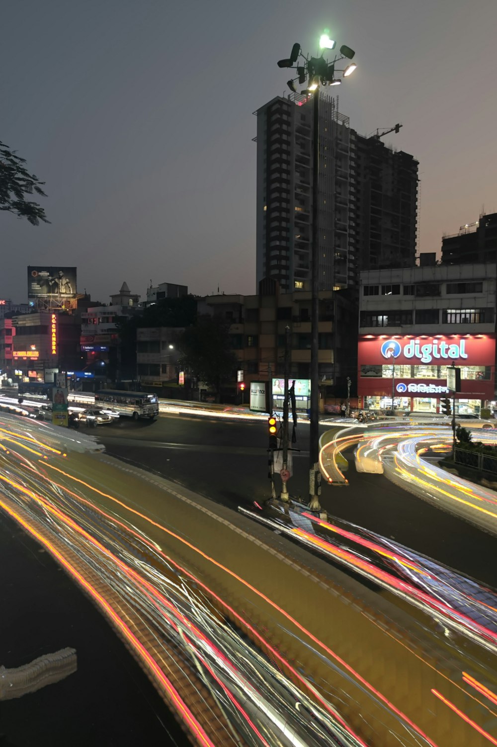 a city street filled with lots of traffic at night