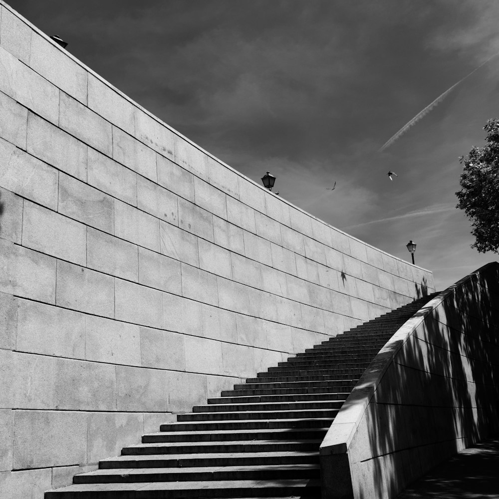 a black and white photo of some stairs