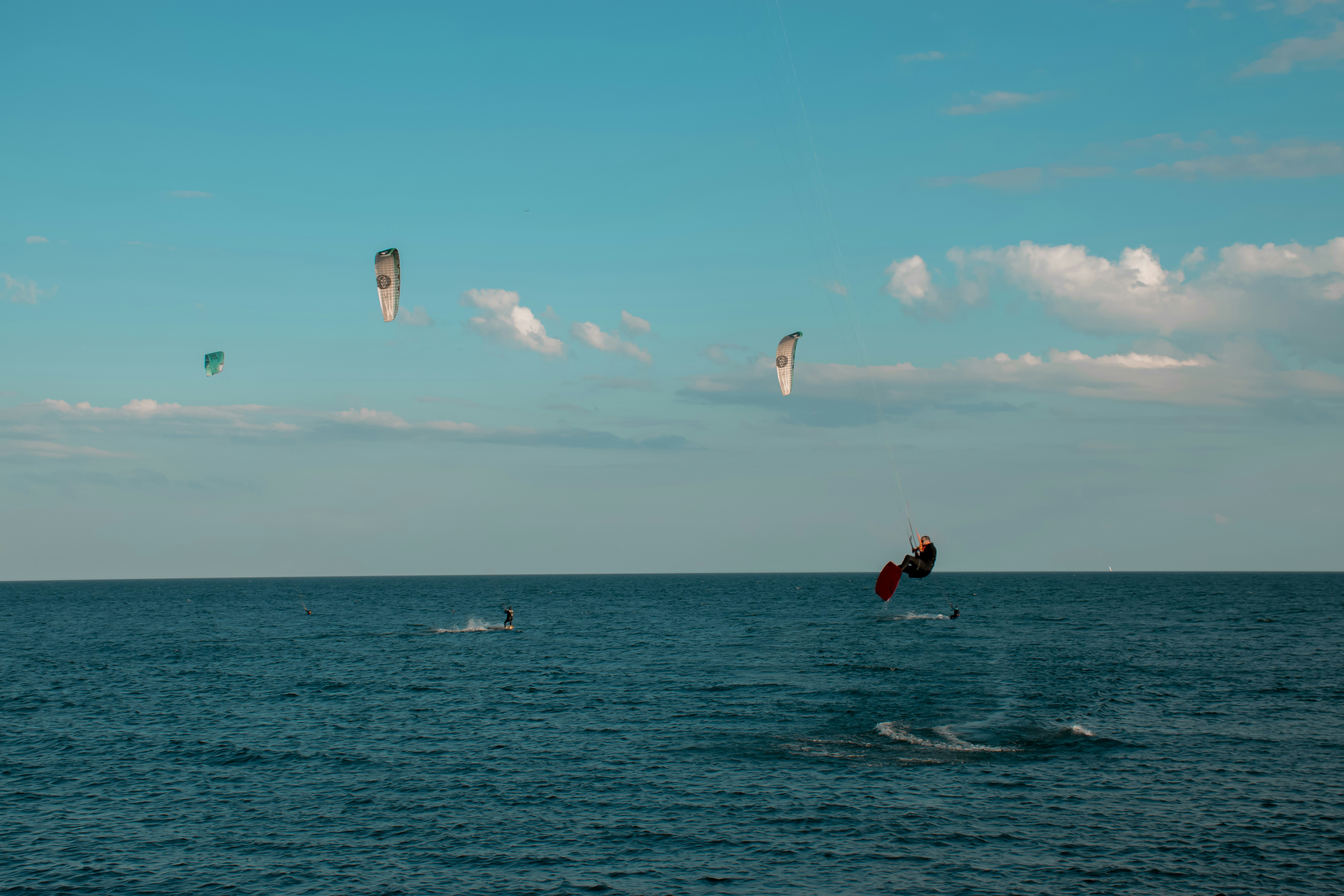 a person is para sailing in the ocean