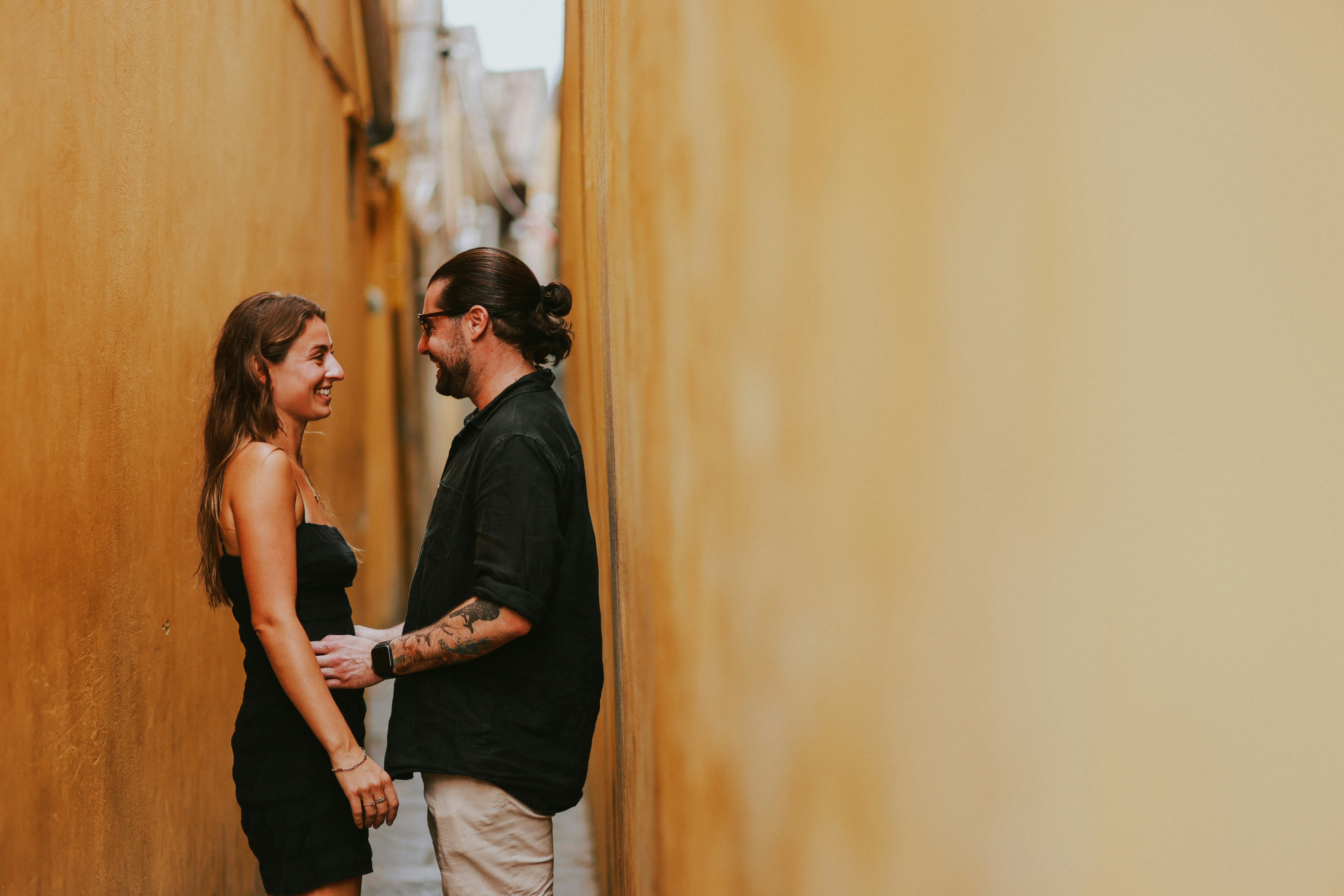 Couple talking with a wedding venue coordinator - barn weddings that allow outside caterers maryland