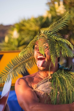 A moari man performing a cultural dance