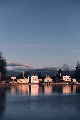 a body of water with houses on the shore