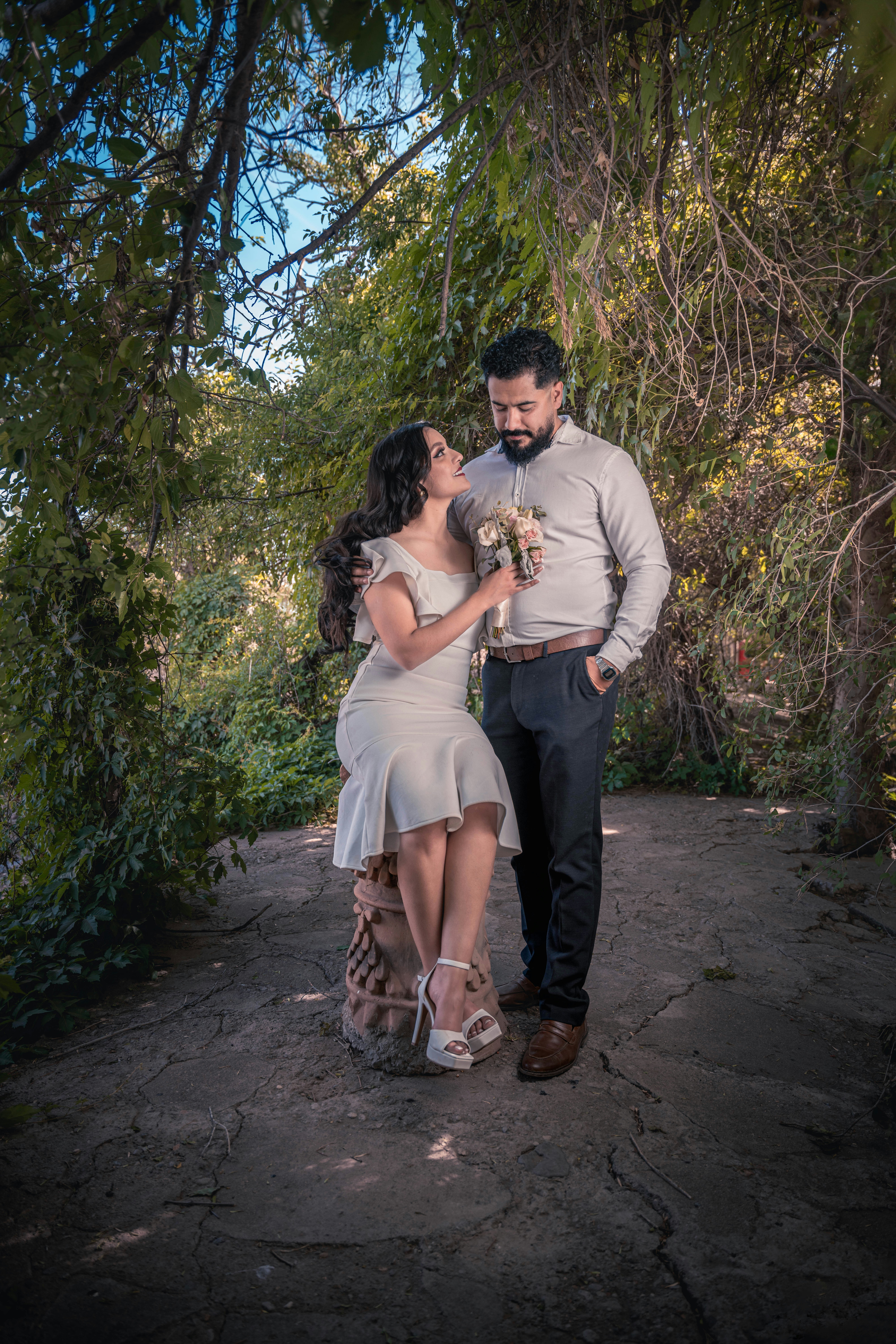 gray computer monitor