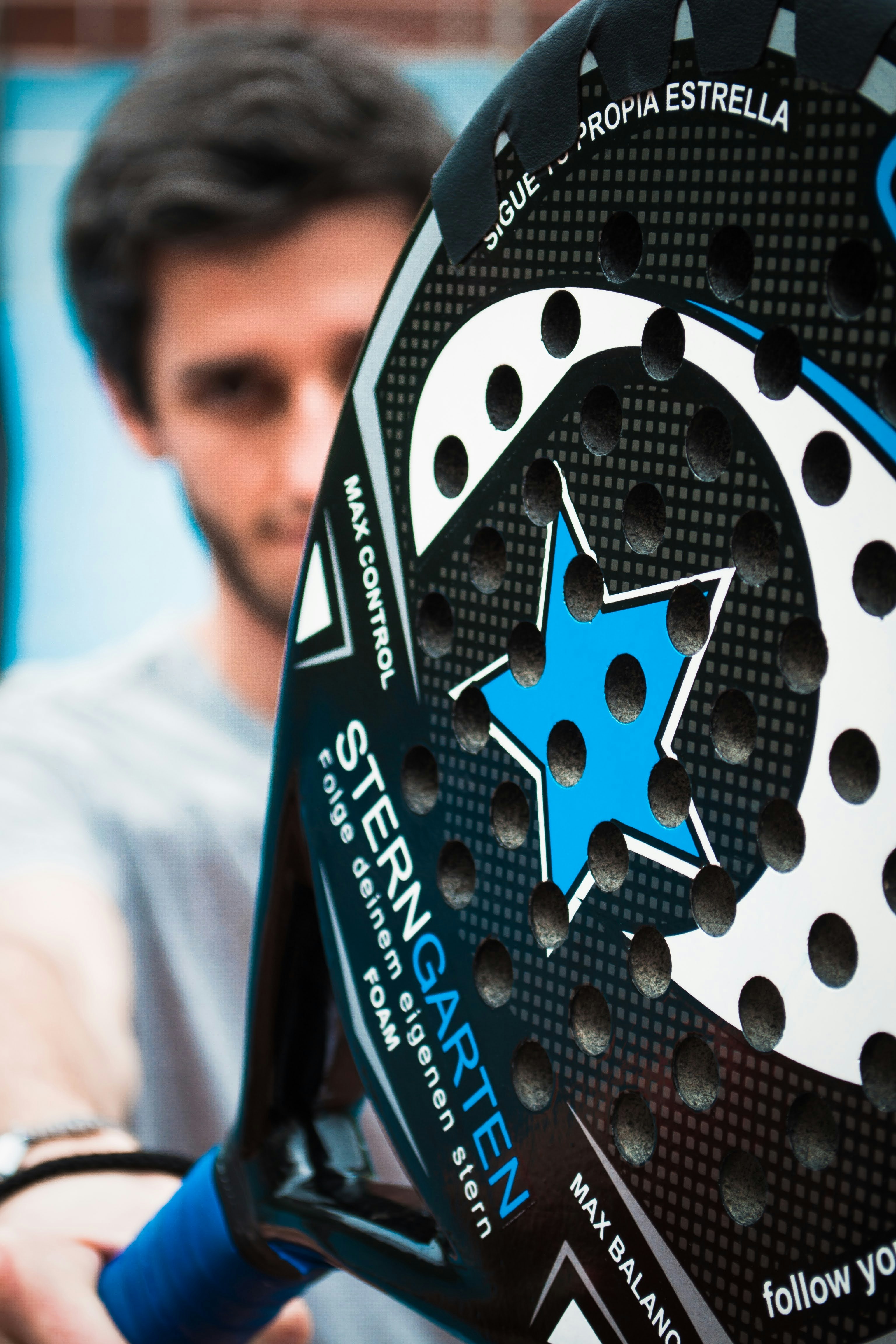 A close up of a person holding a tennis racket photo – Free Man Image ...