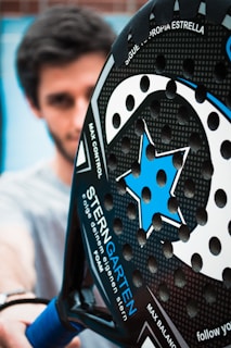 preparado para iniciar la partida de padel