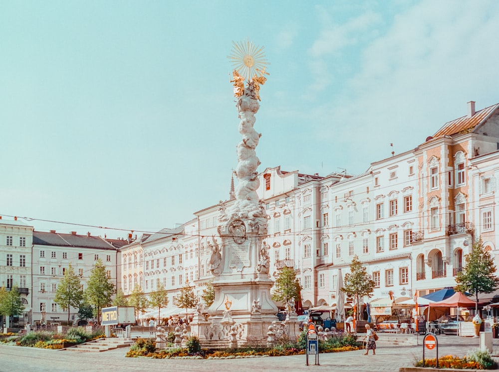 a statue in the middle of a city square