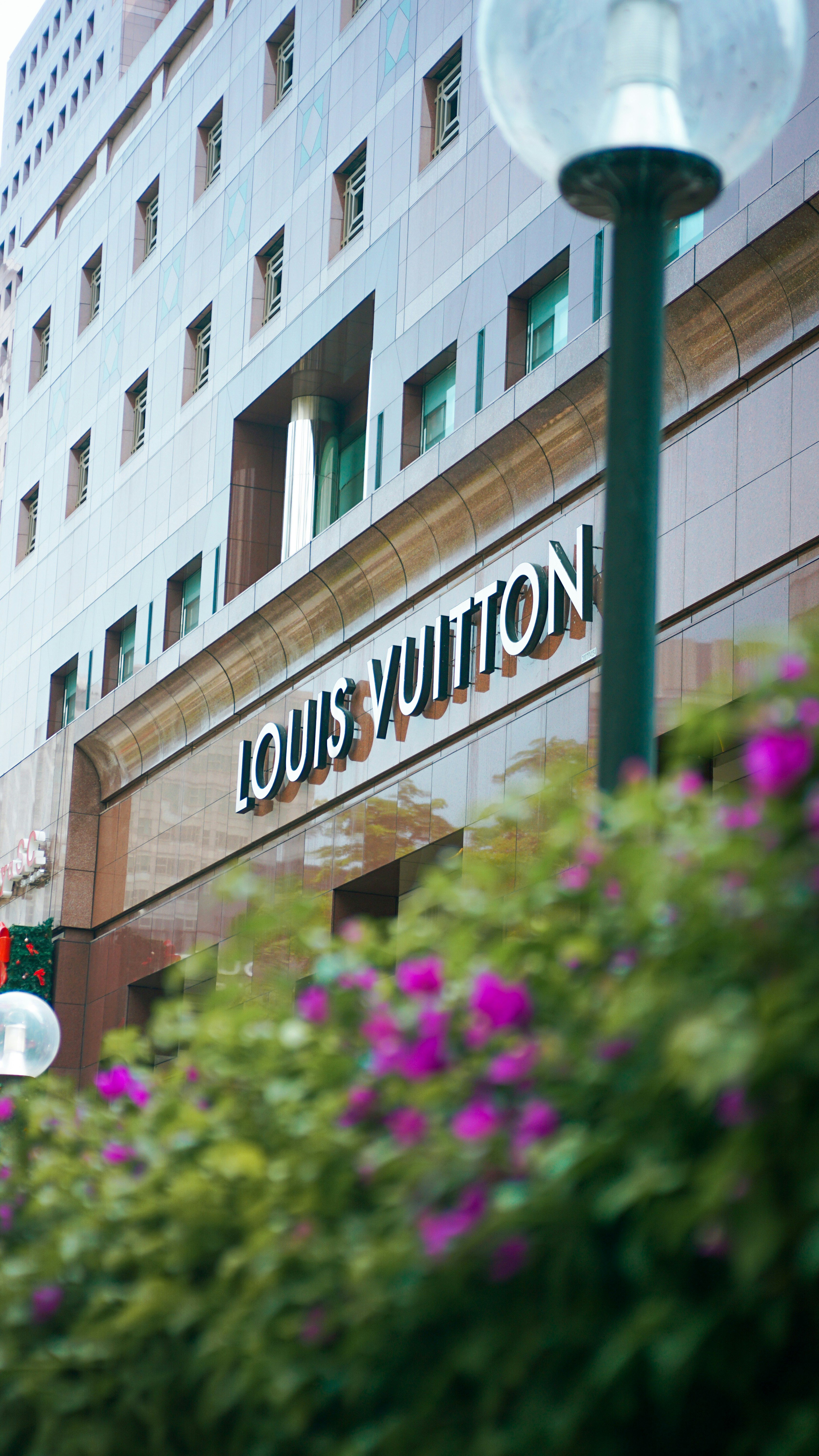a building with a sign that says louis vuitton