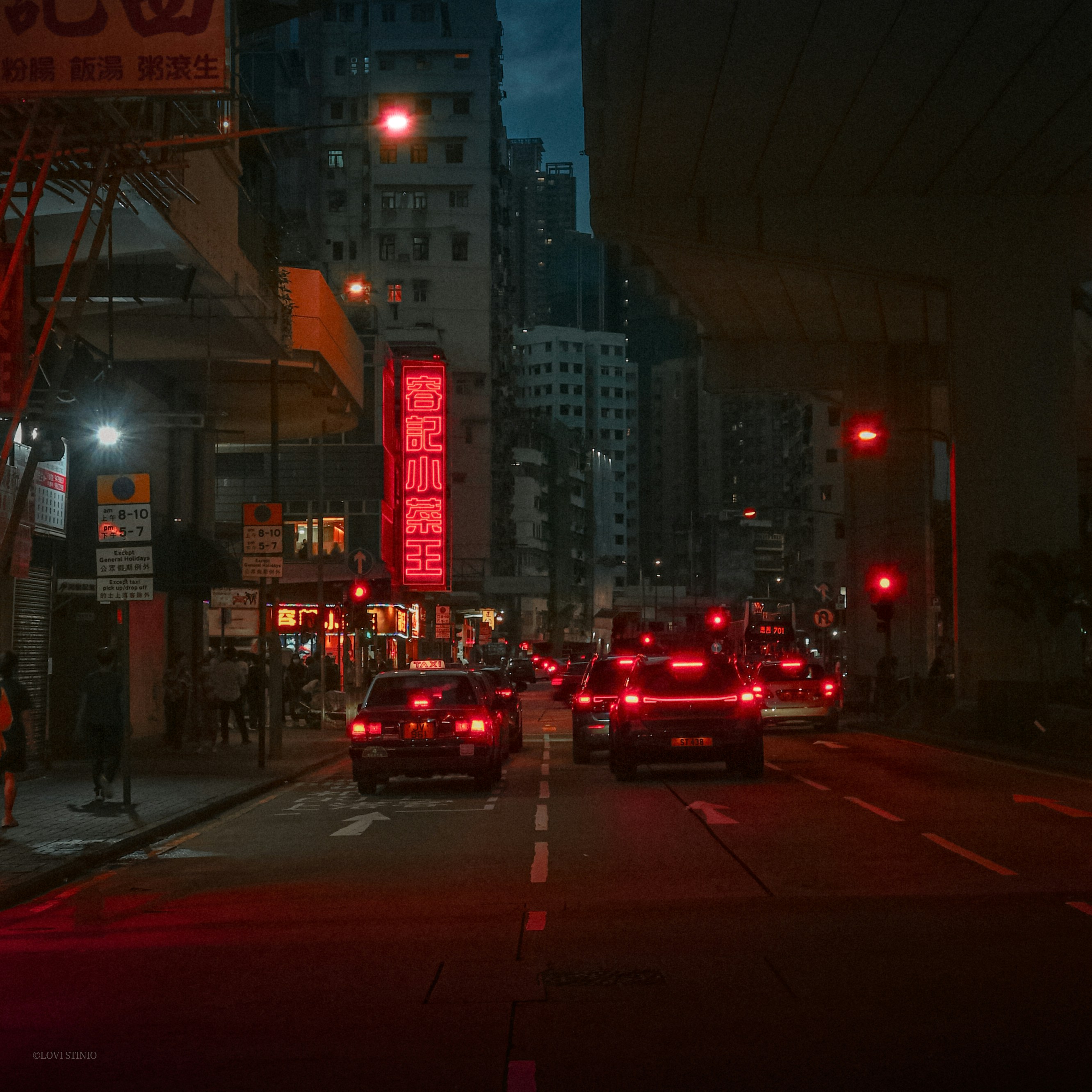 A city street filled with lots of traffic at night photo – Free Car ...