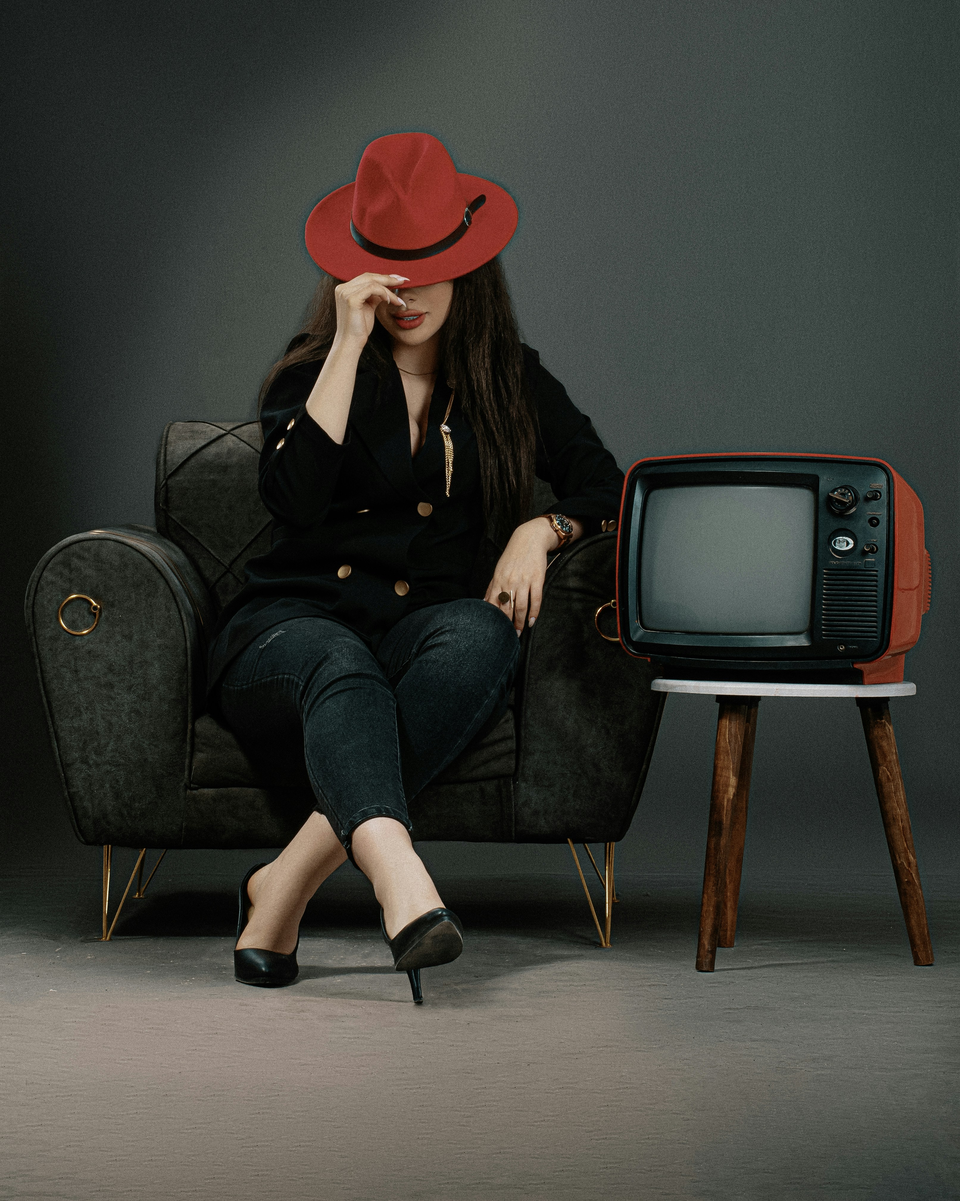 12 Female TV Wardrobe Outfits Fans Still Recognize Today