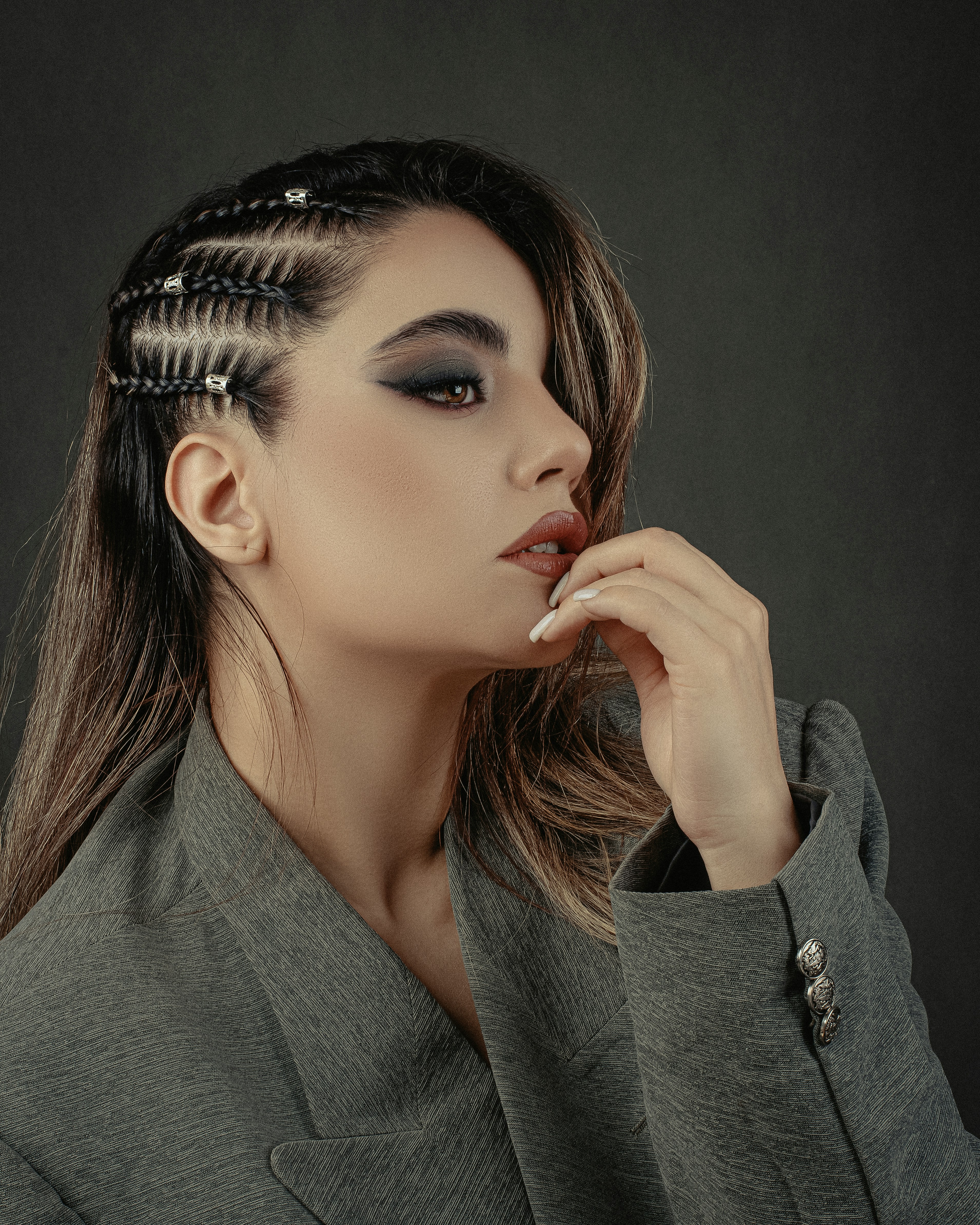 a woman with a hair comb in her hair