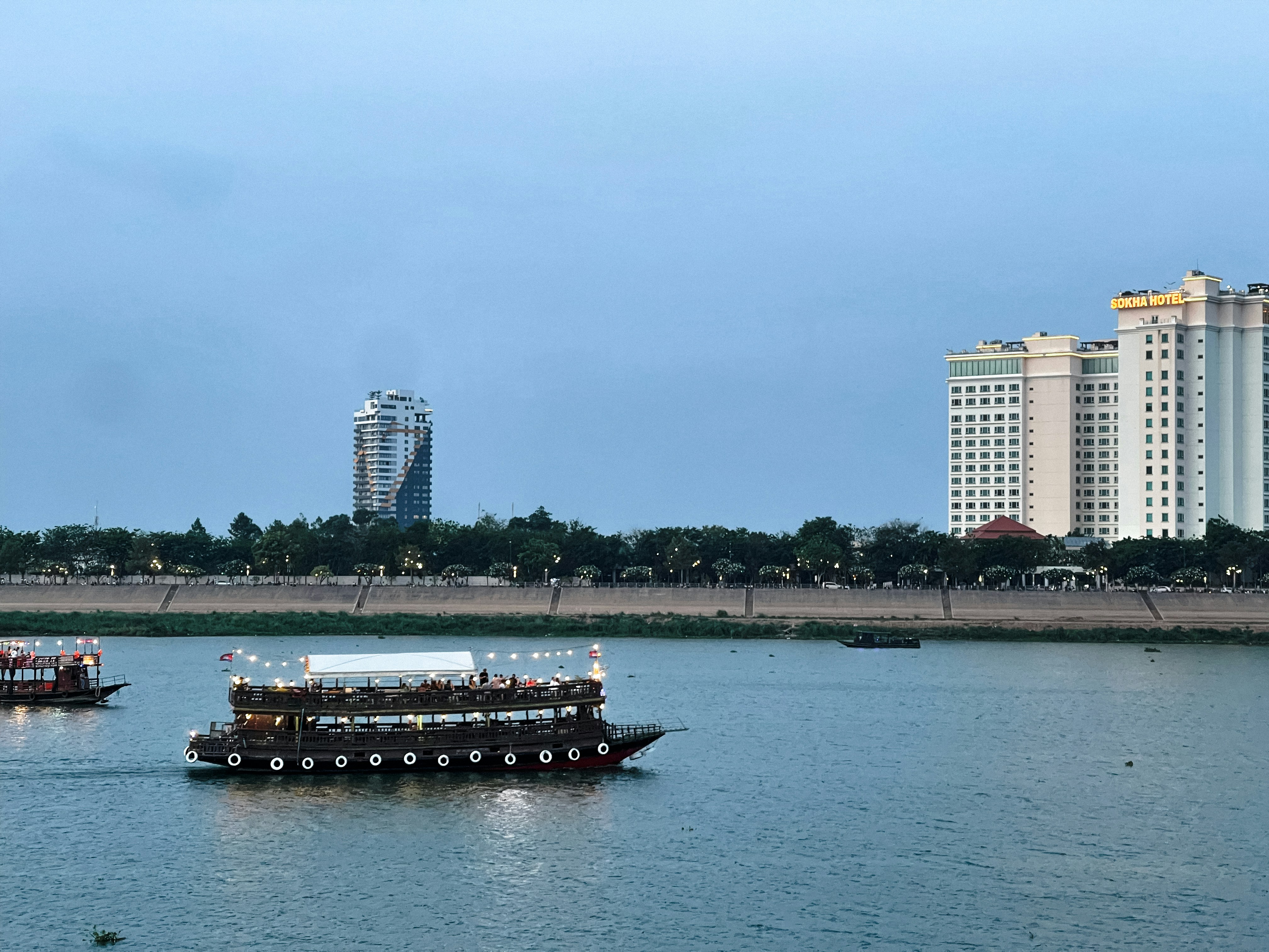 photo-1715447342775-06169329988e?ixid=M3wxMjA3fDB8MXxzZWFyY2h8MTB8fHRvcCUyMG9ubGluZSUyMGNhc2lubyUyMGJhbmdsYWRlc2h8ZW58MHx8fHwxNzYyODk5NjQzfDA\u0026ixlib=rb-4.1.0