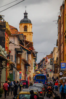 a busy city street filled with lots of traffic
