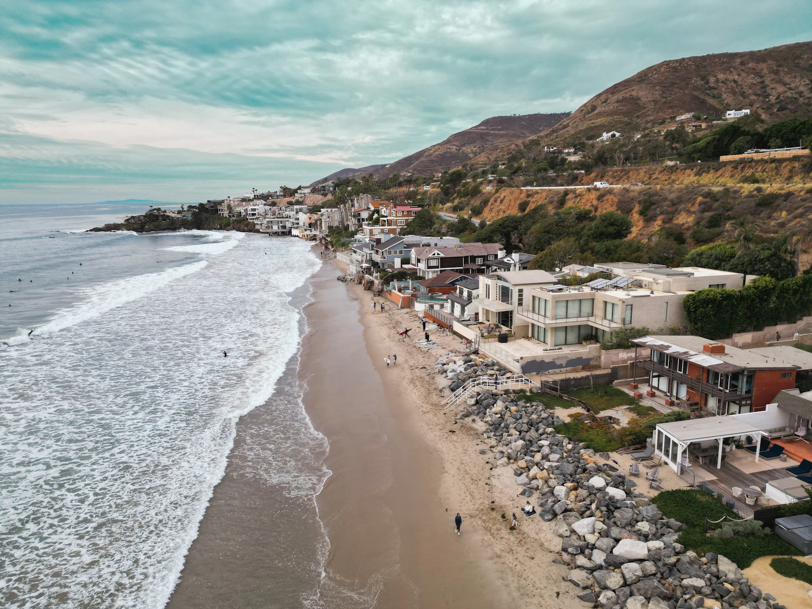 Malibu Beach Inn: Suspended Over the Surf on Carbon Beach