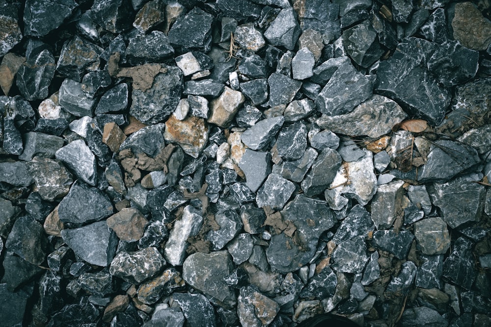 a bunch of rocks that are next to each other