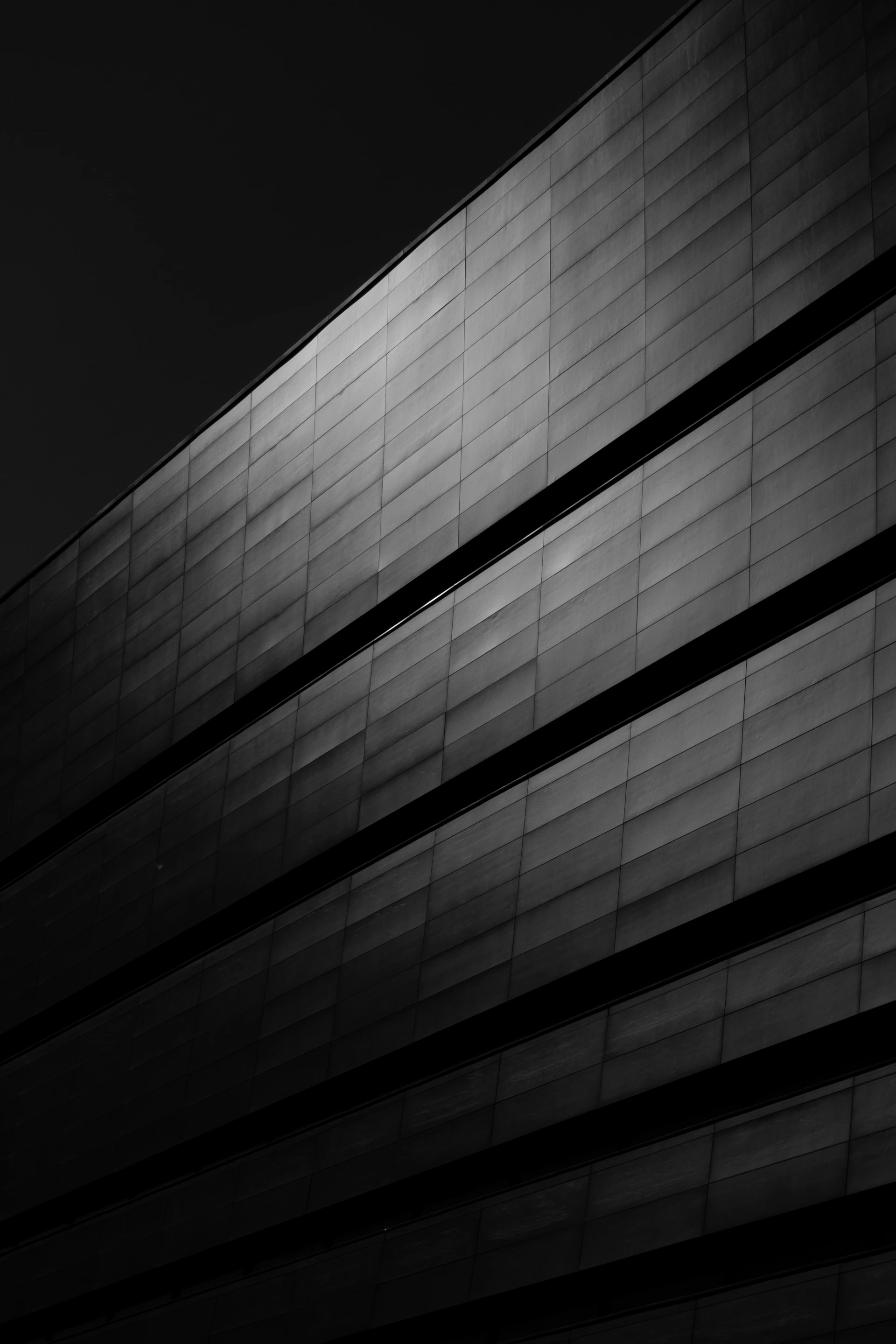 a black and white photo of a building