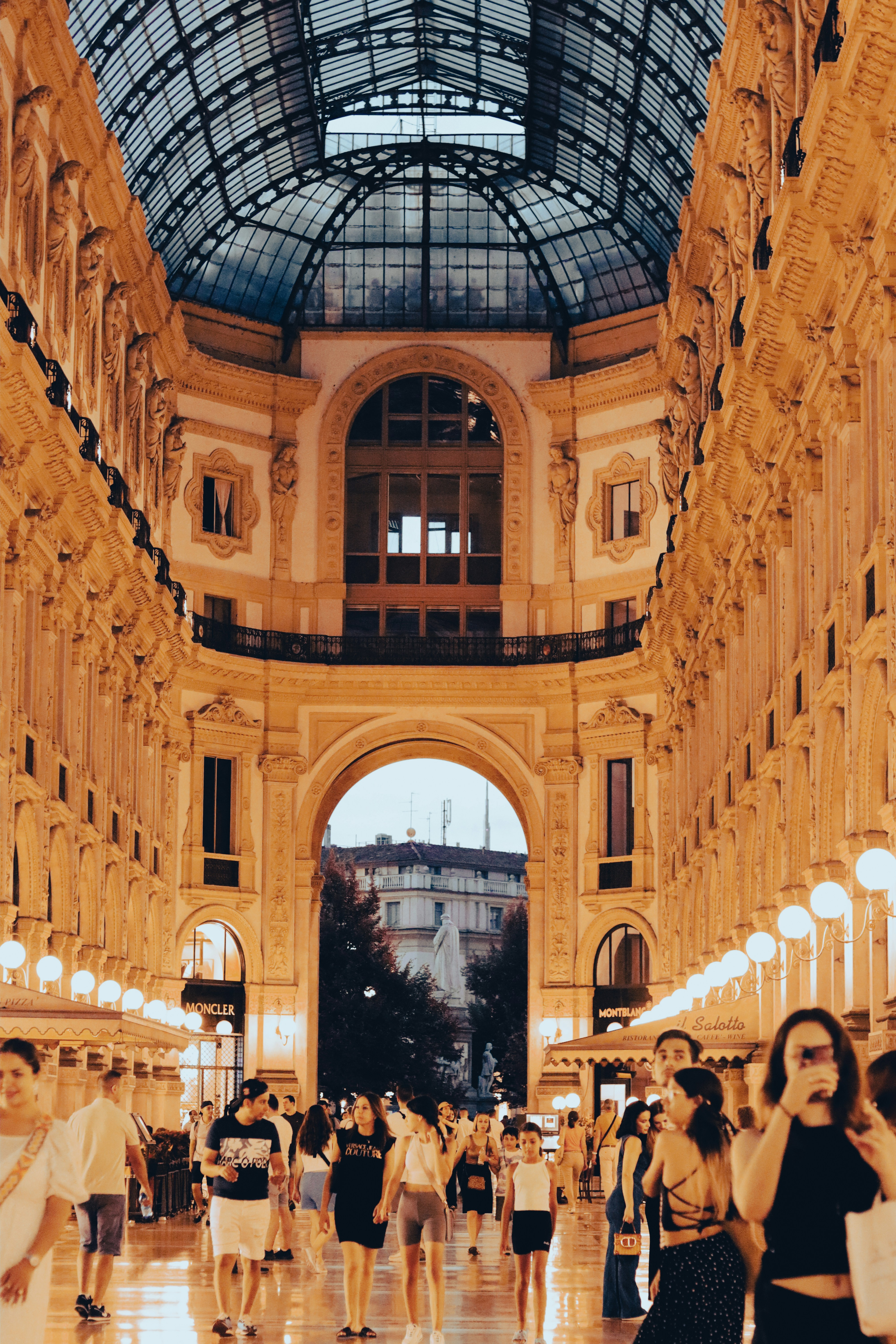  Milan Shopping