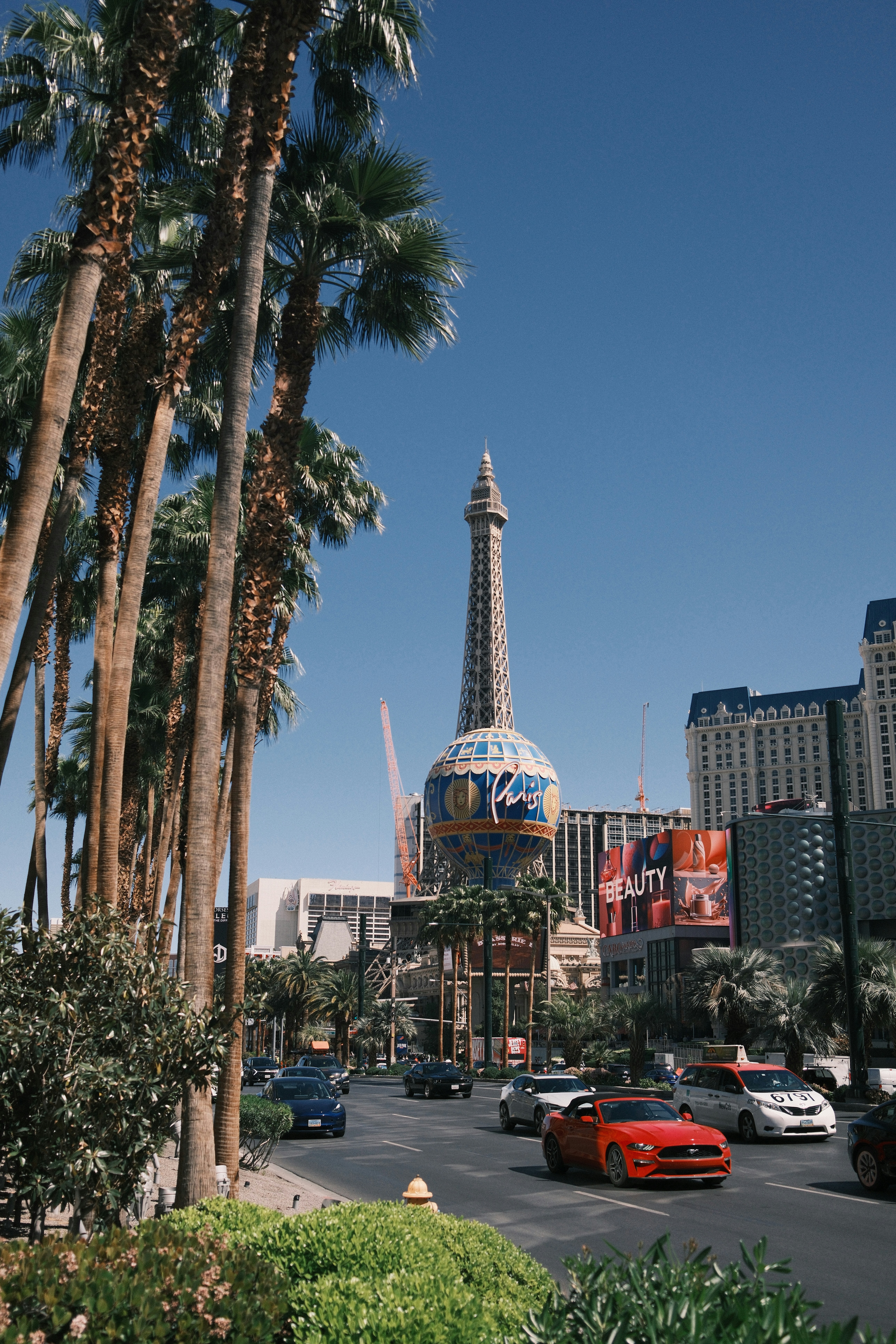 the eiffel tower towering over the city of las vegas
