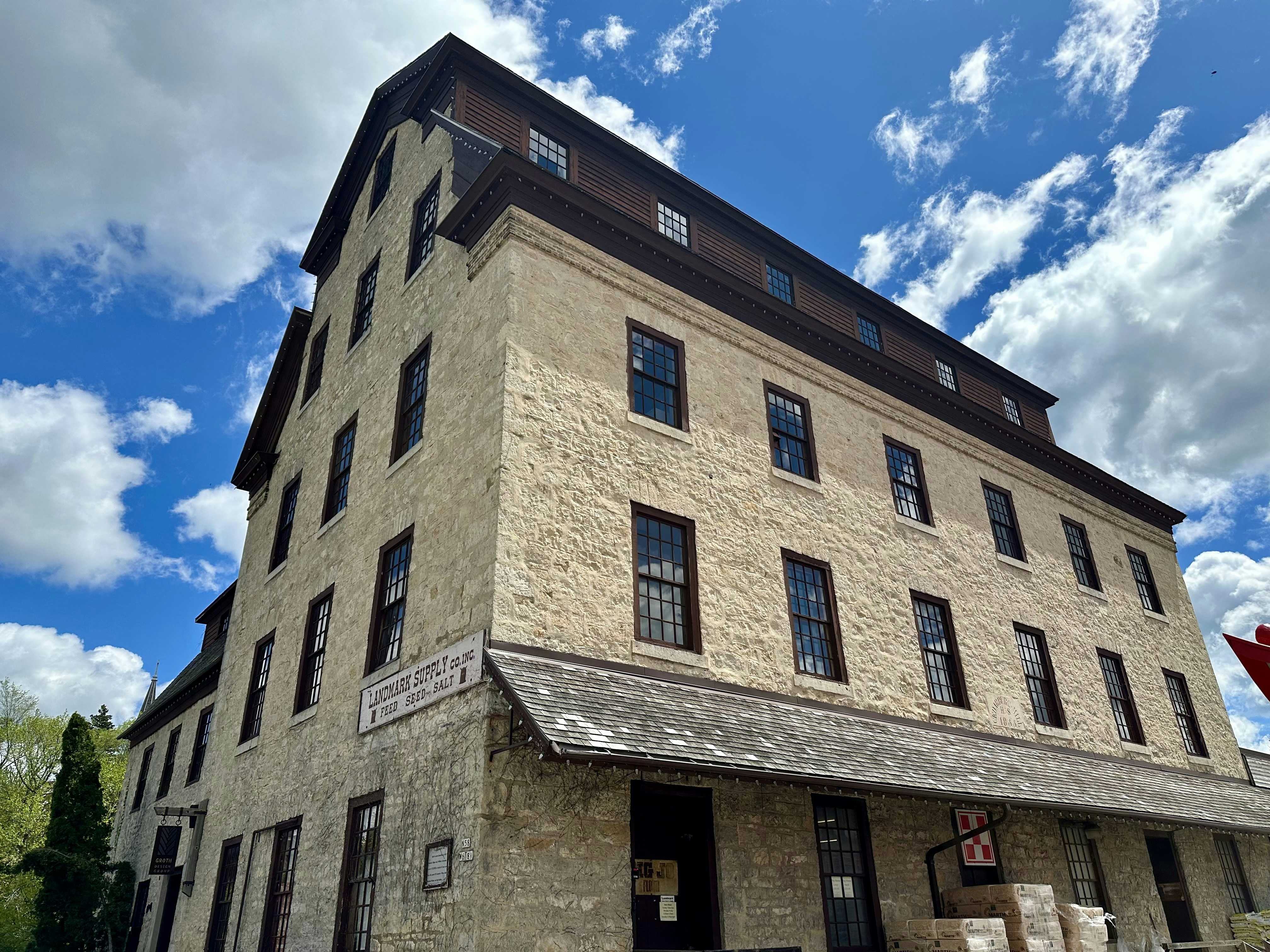 Photo by midkiffaries