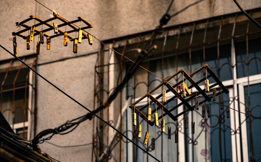 a bunch of wires that are hanging from a building