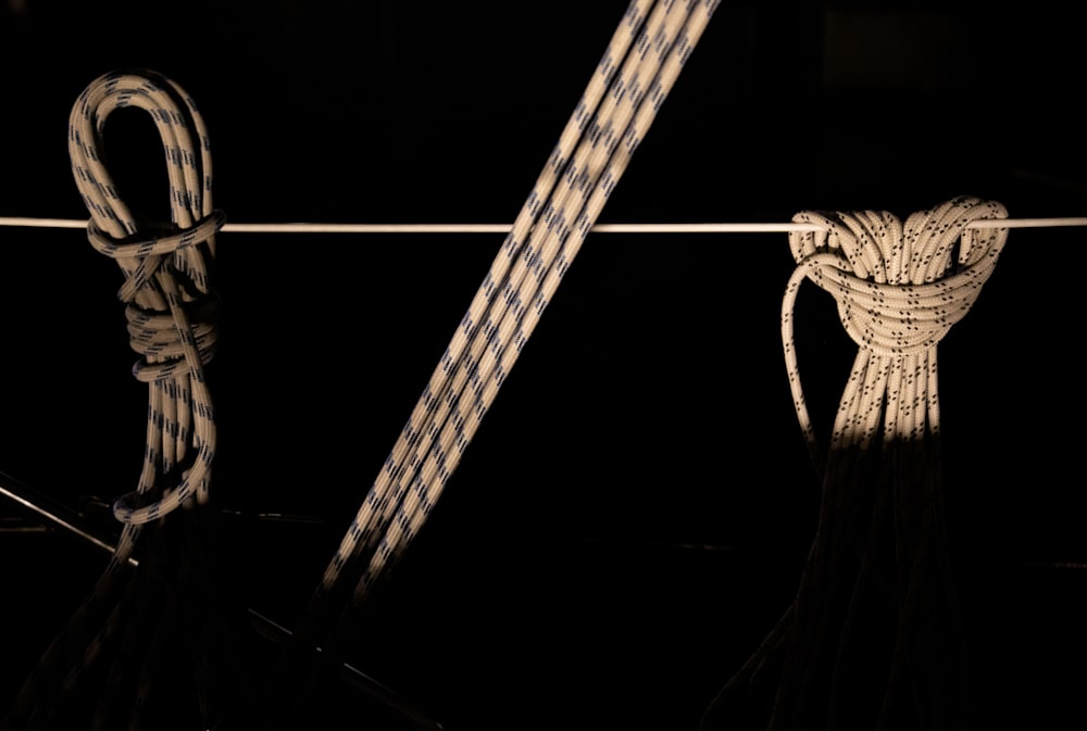 a rope with a knot on top of it