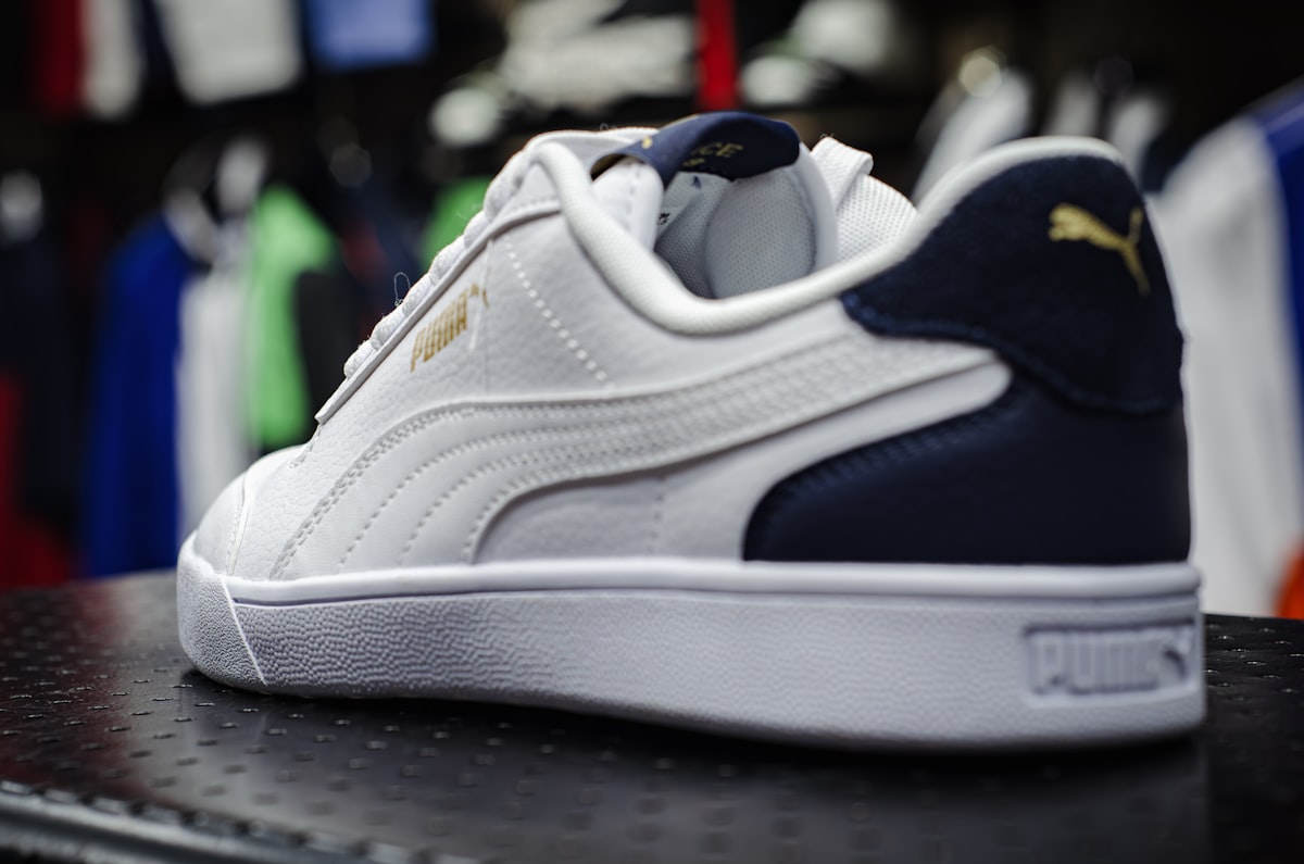 Adidas despenca 8% e bate mínima de 52 semanas — o turnaround virou ilusão?