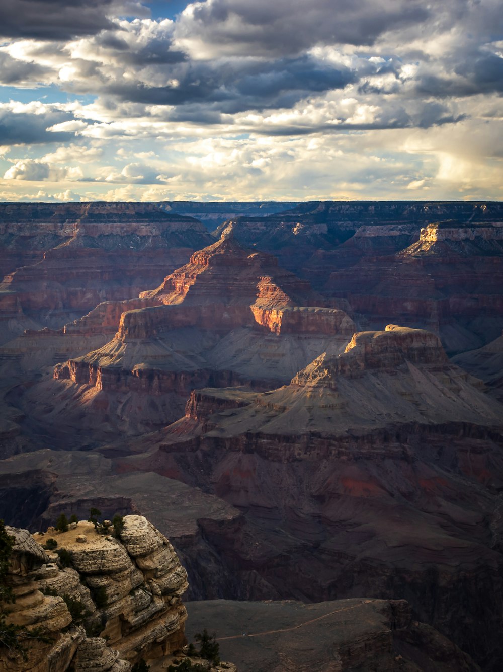 a view of the grand canyon from the rim of a cliff