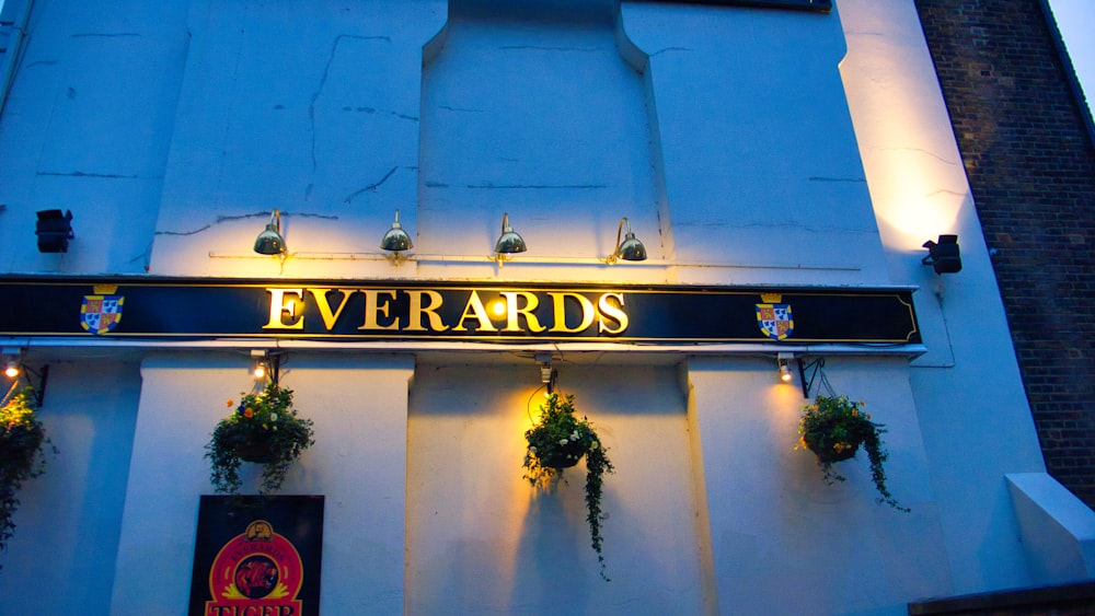 a building that has a sign that says everards on it