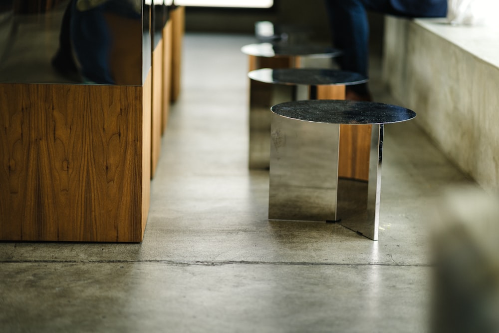 a couple of benches sitting next to each other