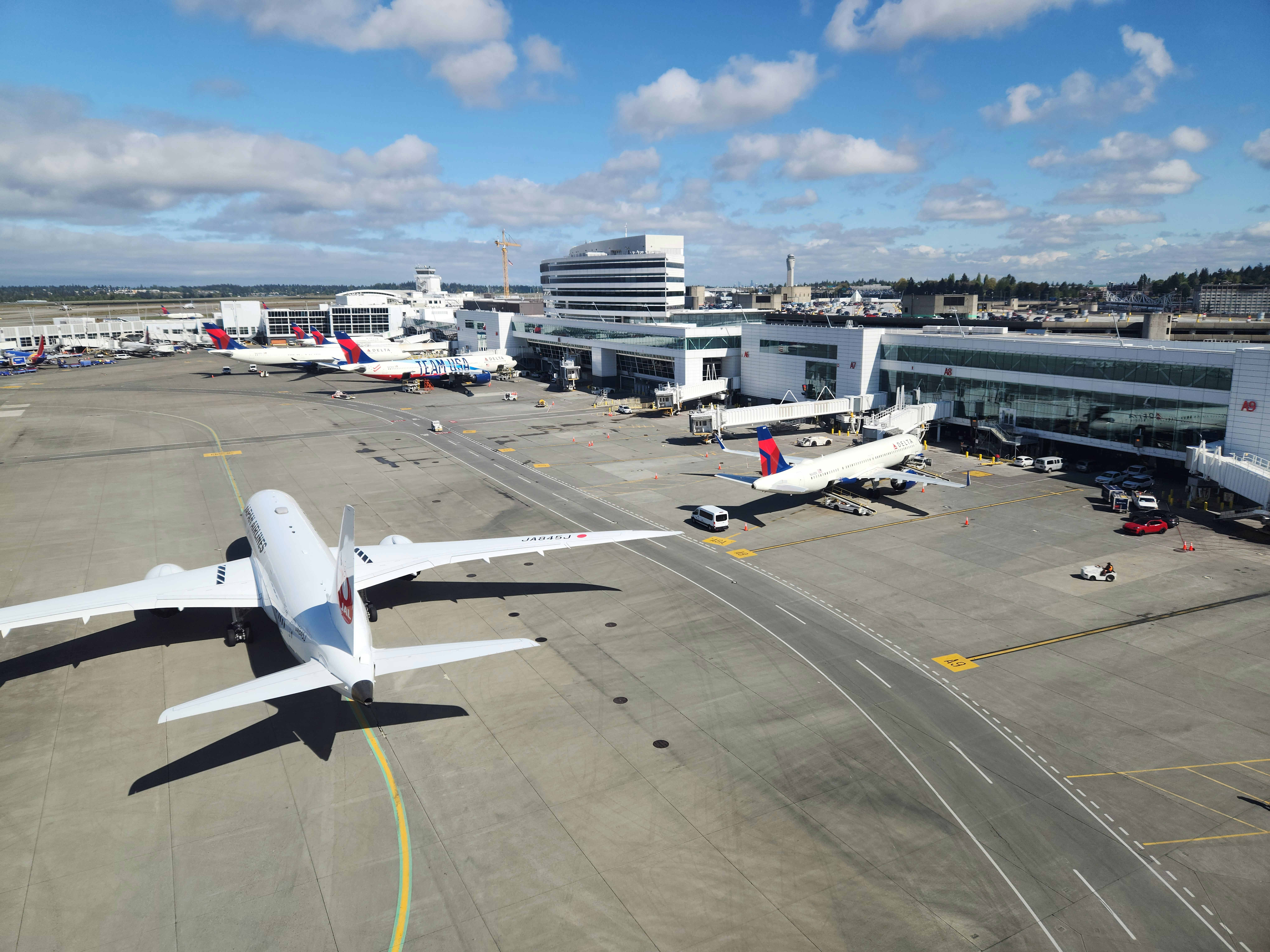 Two Delta Planes Collide on Taxiway at Atlanta's Hartsfield-Jackson Airport post image
