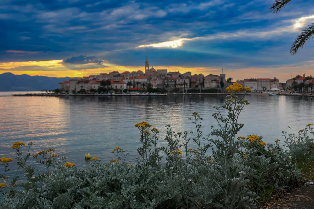 Vieille ville de Korcula au bord de l’Adriatique