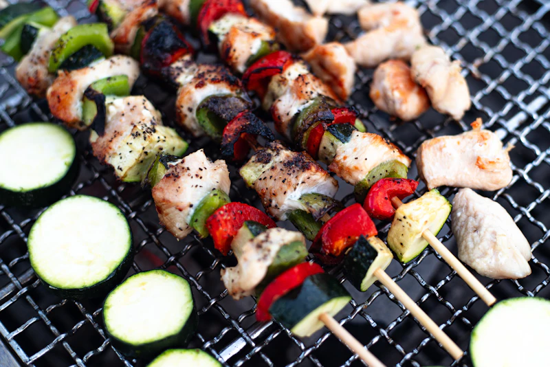 Brochetas de Pollo y Pimientos Asados