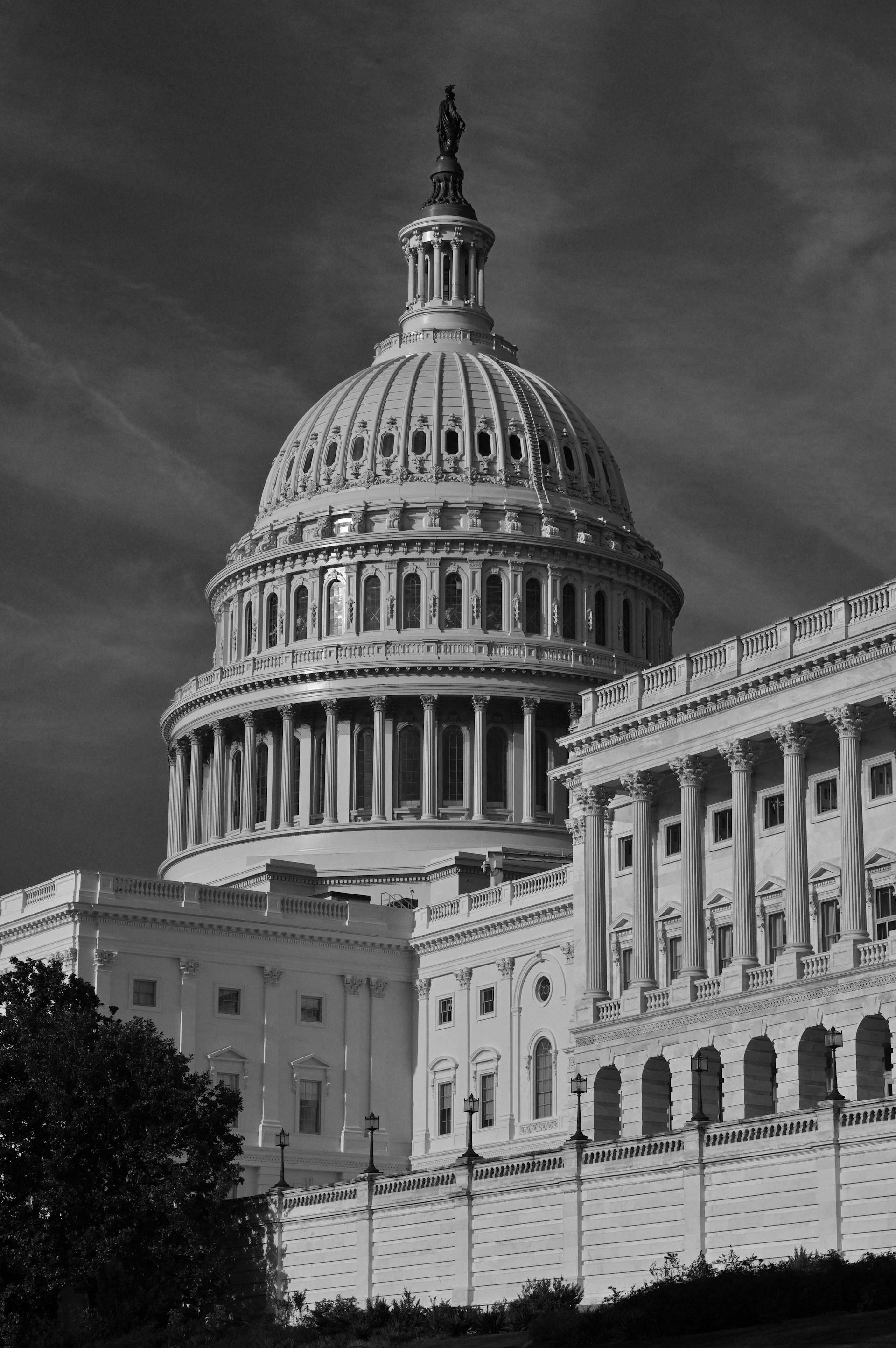a black and white photo of the capitol building