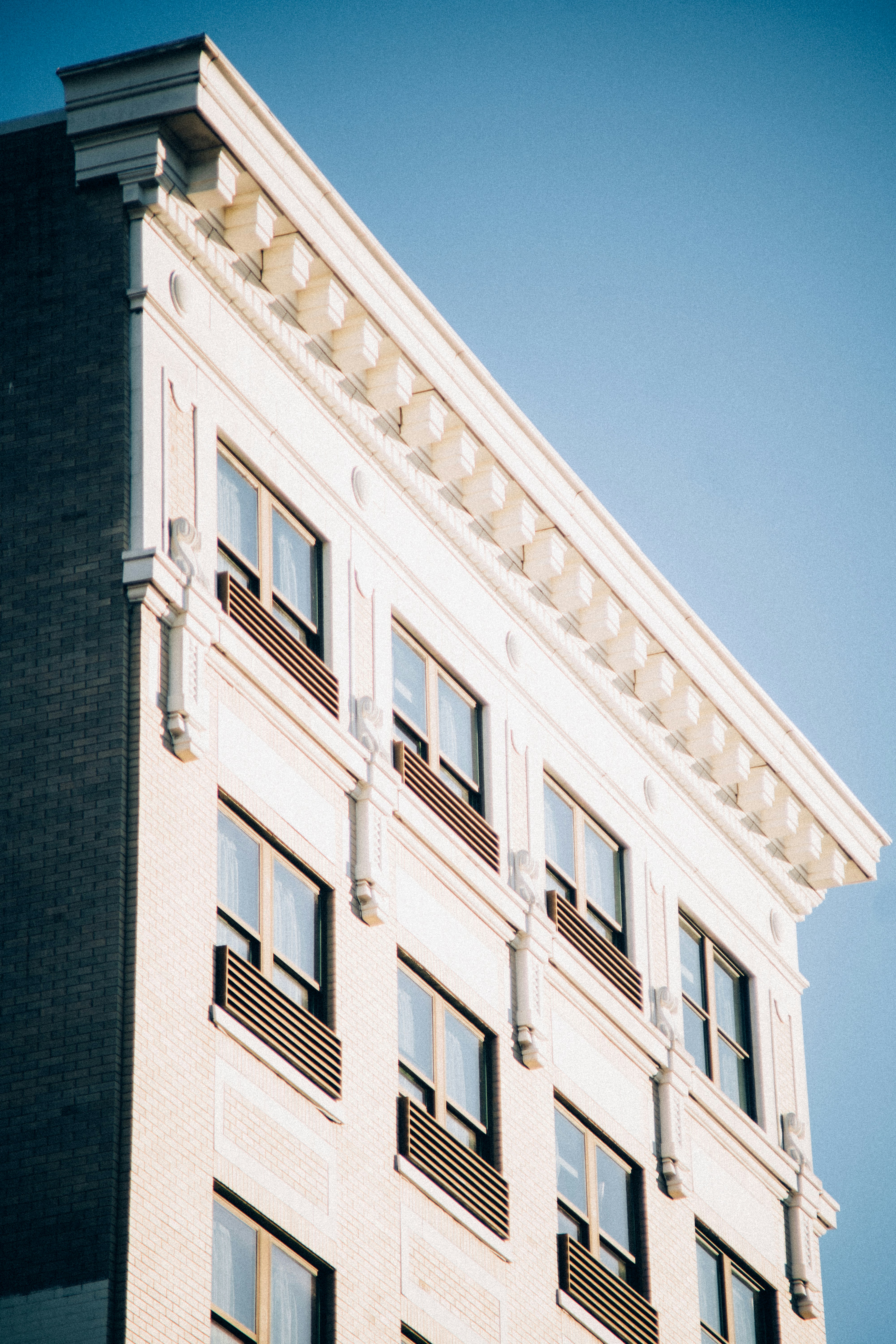 Photo by steloutside