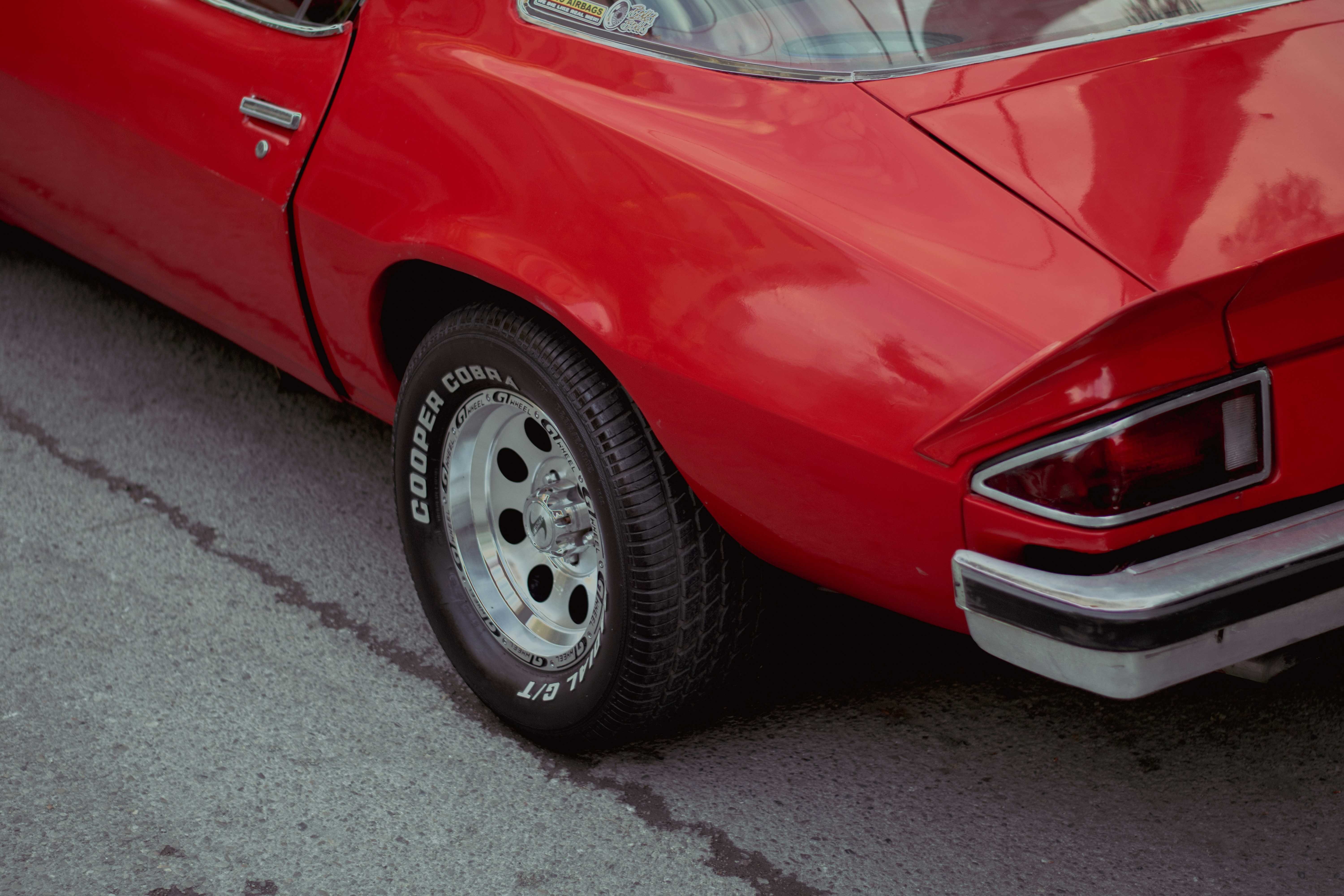 [1970 Chevrolet Chevelle SS, Muscle car chrome detail, Vintage red muscle car, Classic car engine wallpaper], ilustrasi artikel **The Ultimate Chevrolet Chevelle SS 454 Guide: Heavy Metal Muscle Car Wallpapers** 3