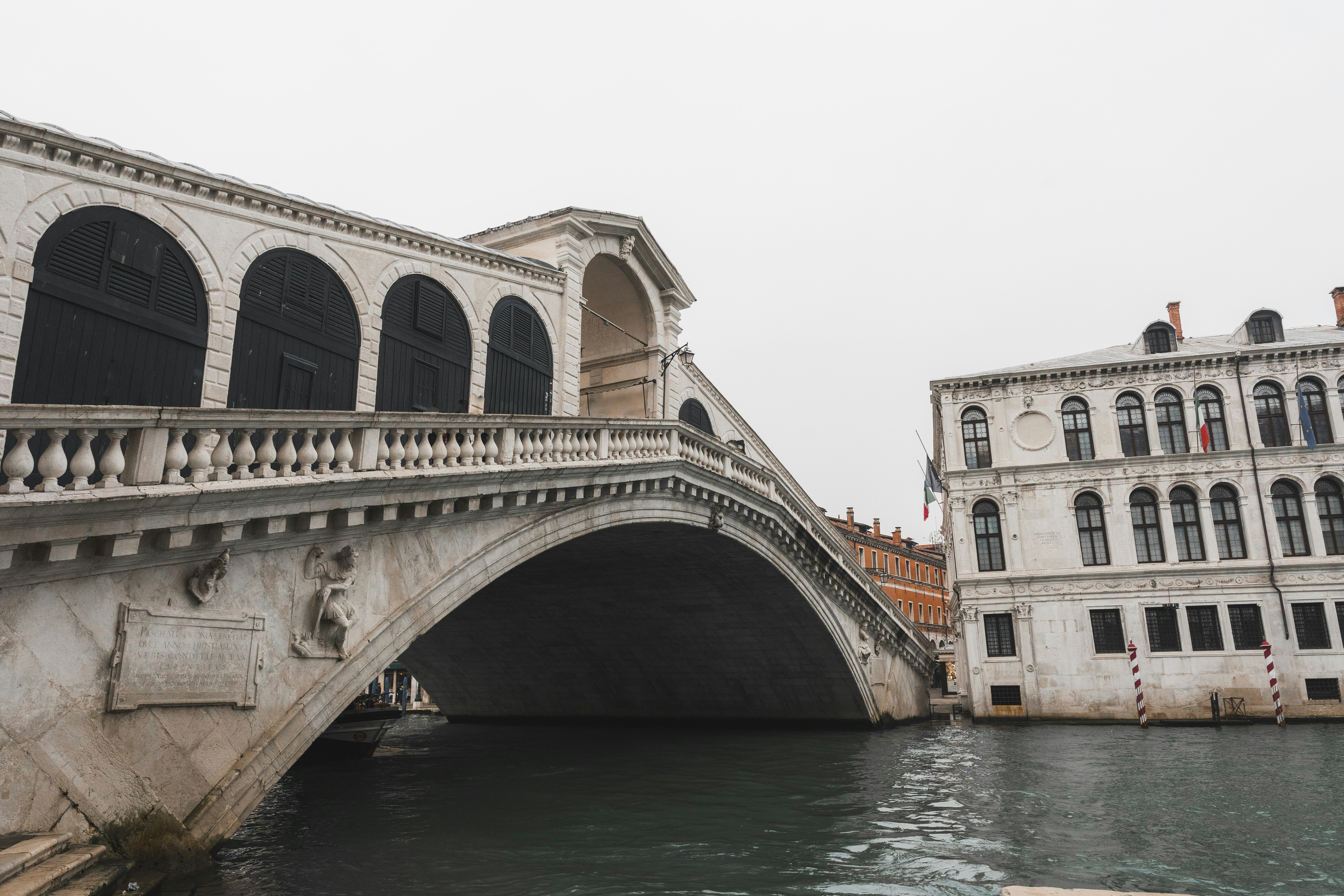 Famous rialto bridge in Venice