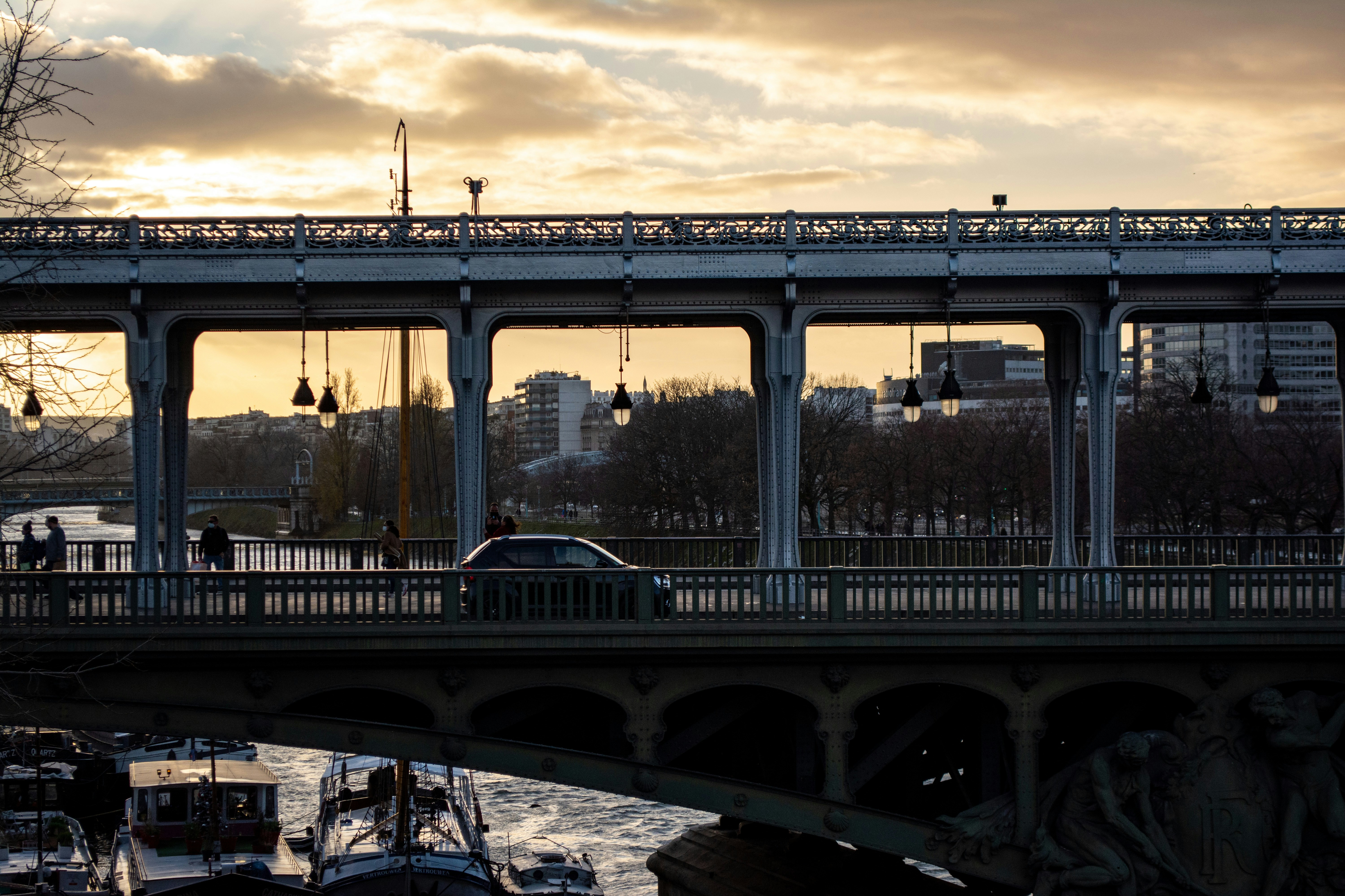 Two-level bridge in Paris