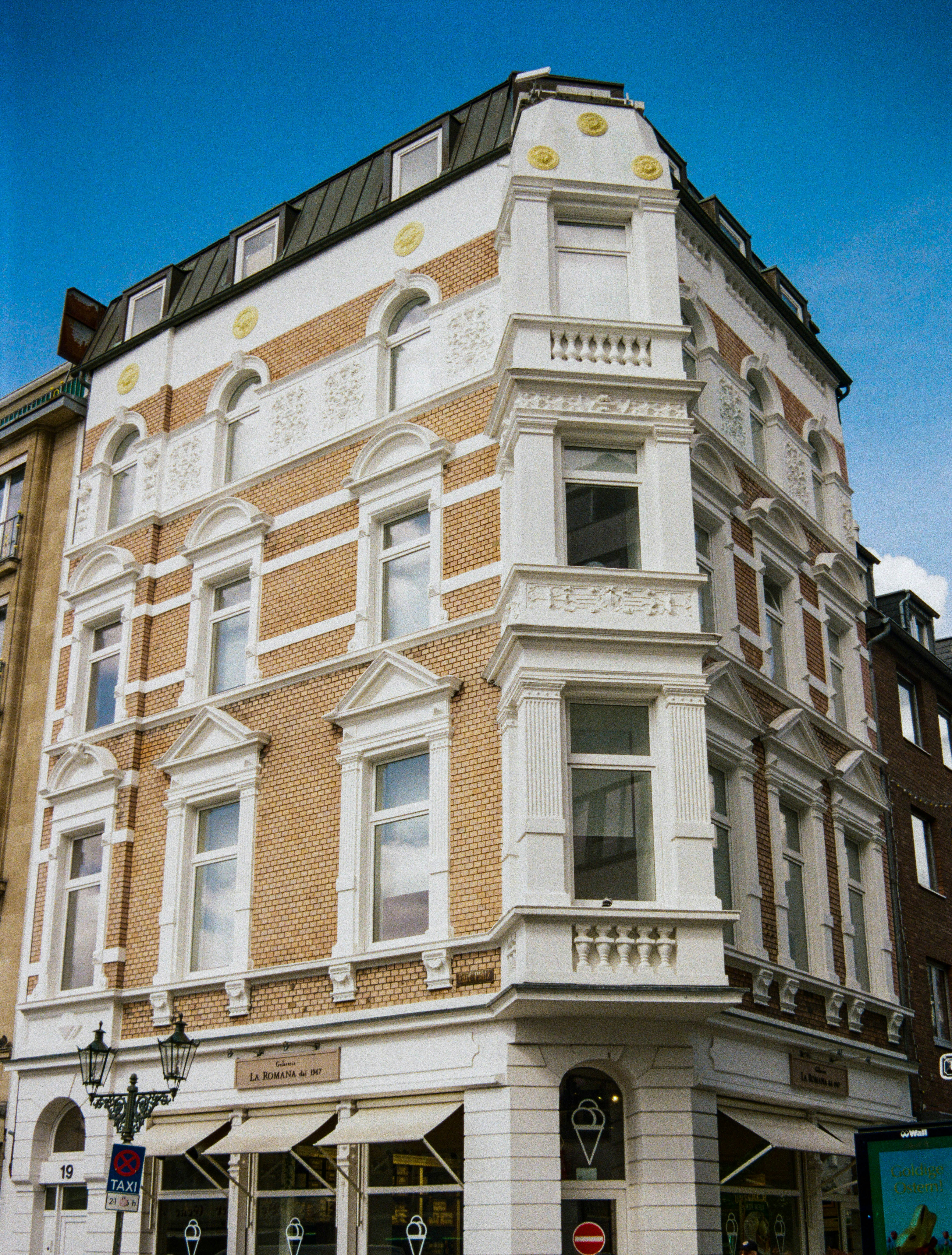 Photo by bernhardbar