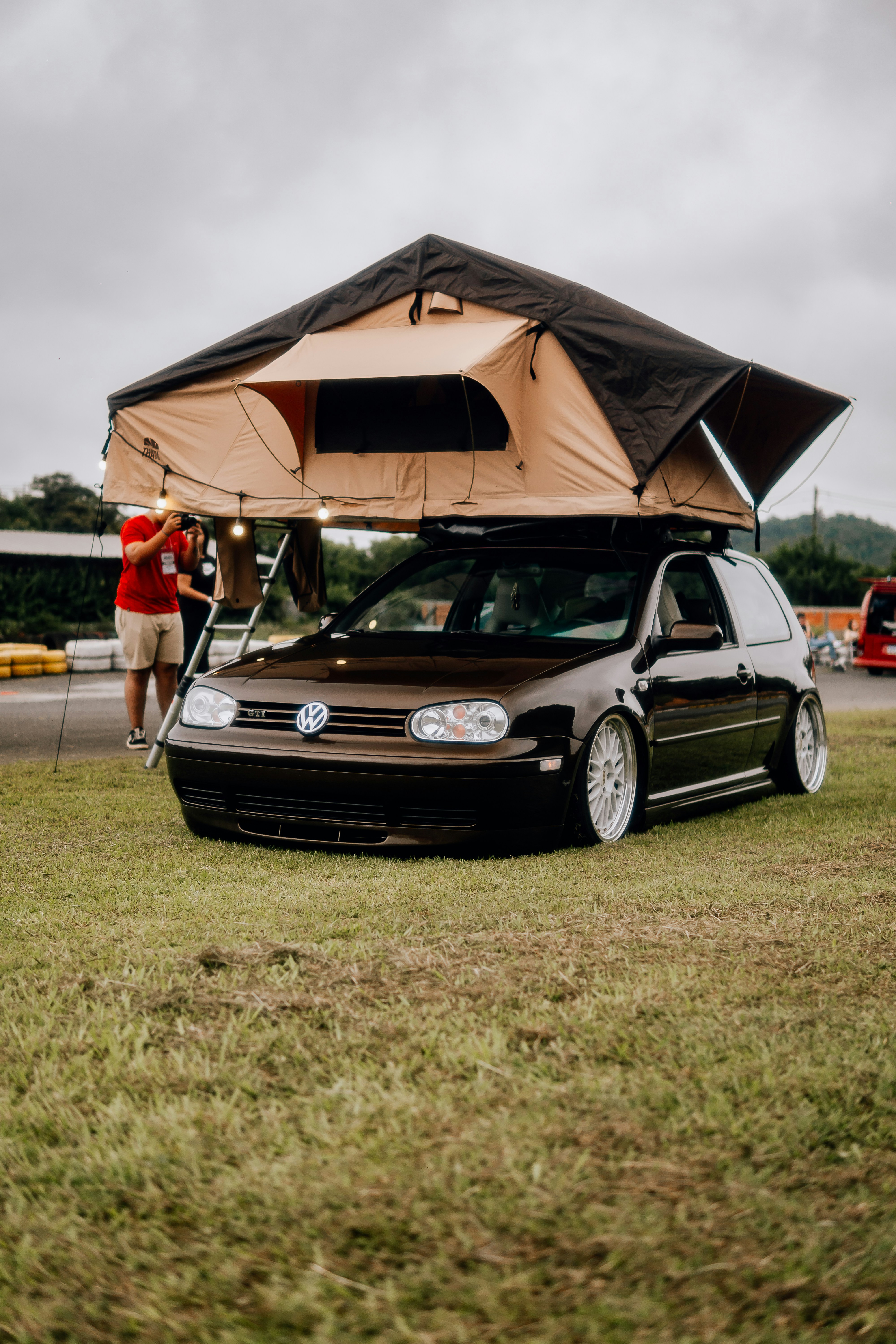 A car with a tent on top of it photo – Free Wallpaper Image on Unsplash
