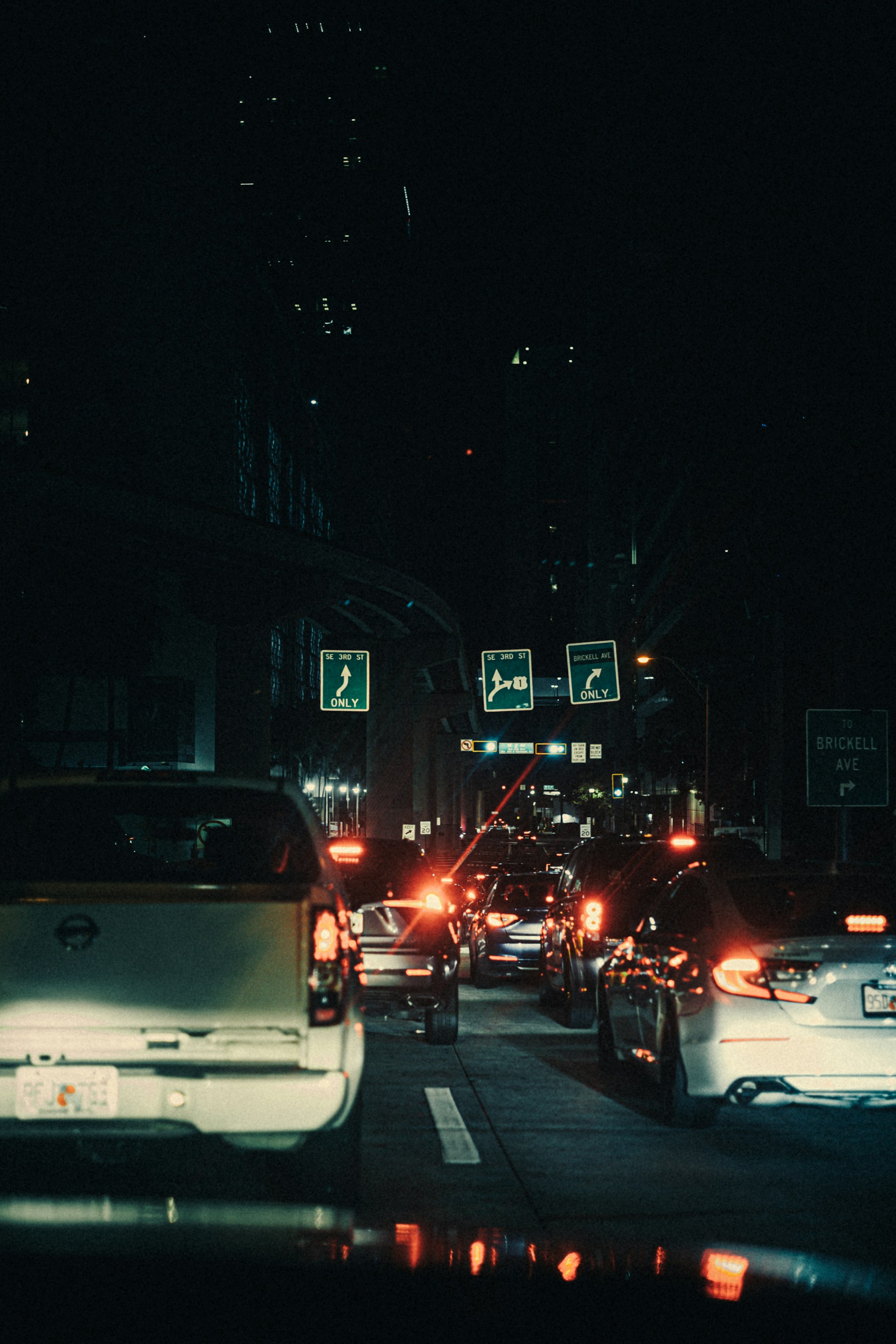 a city street filled with lots of traffic at night