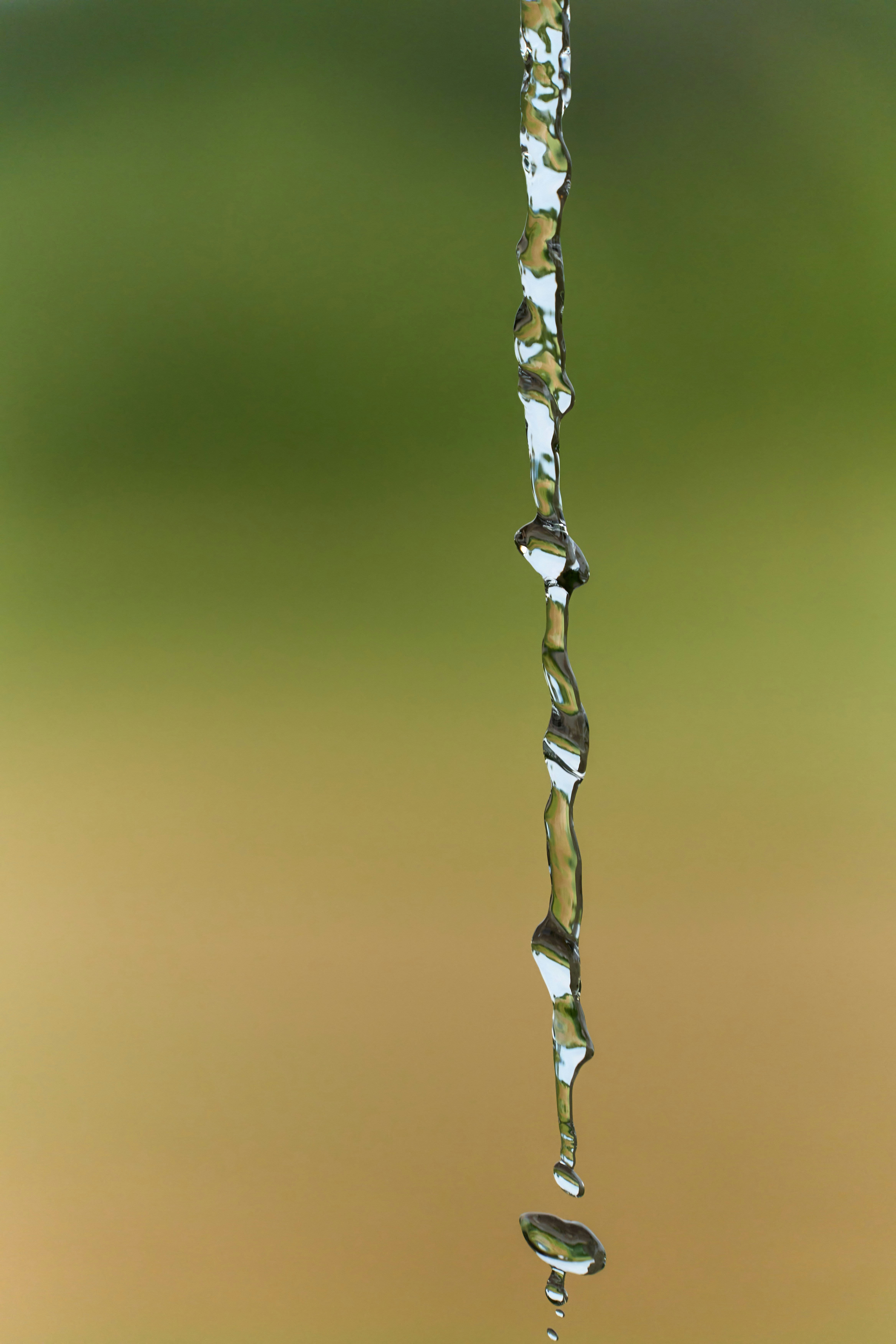 The Evolution of Limited Drops in 2026: Scarcity, AI and Community Co‑Design for Small Apparel Brands