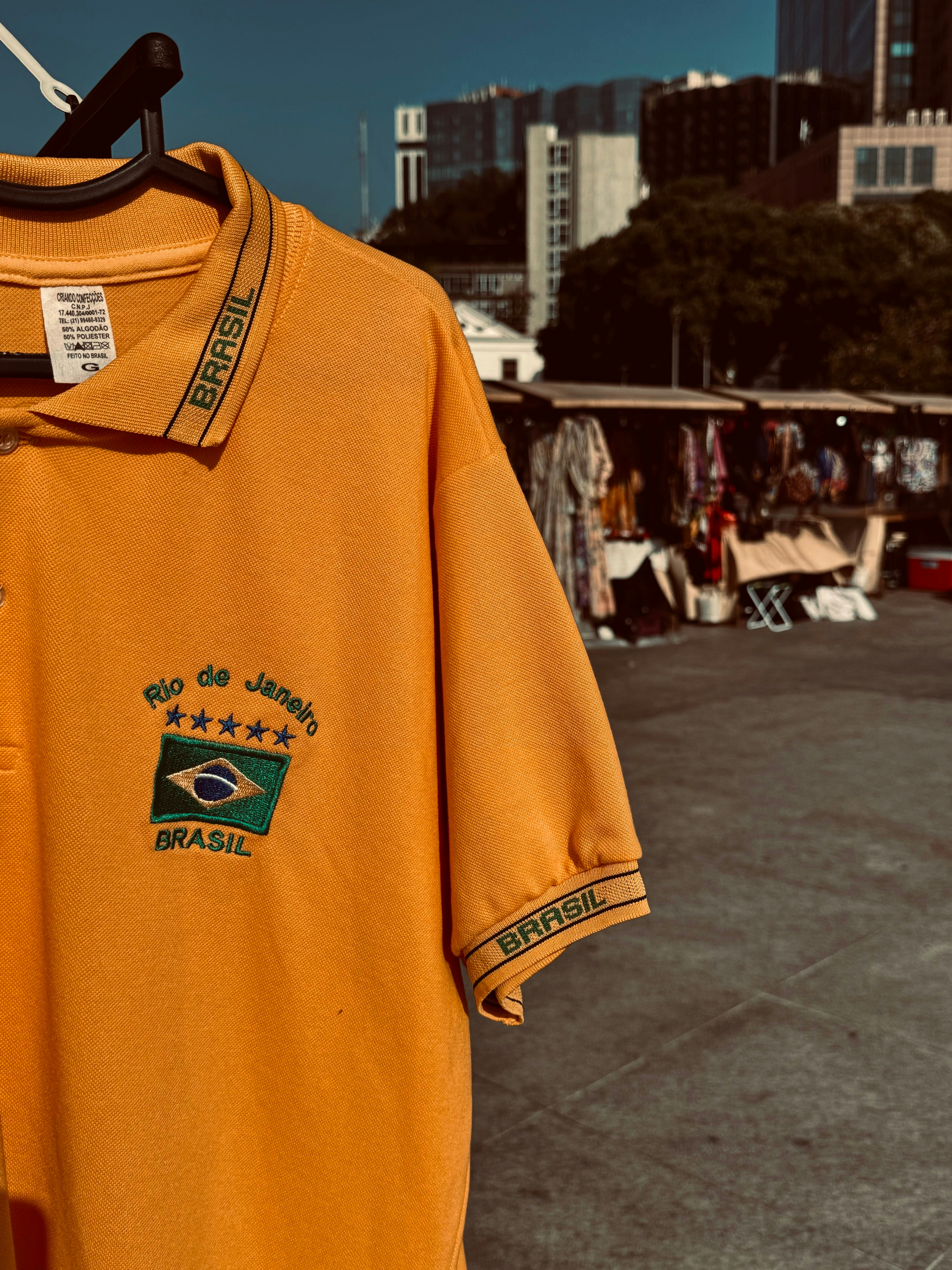 Feira de roupas no Brasil