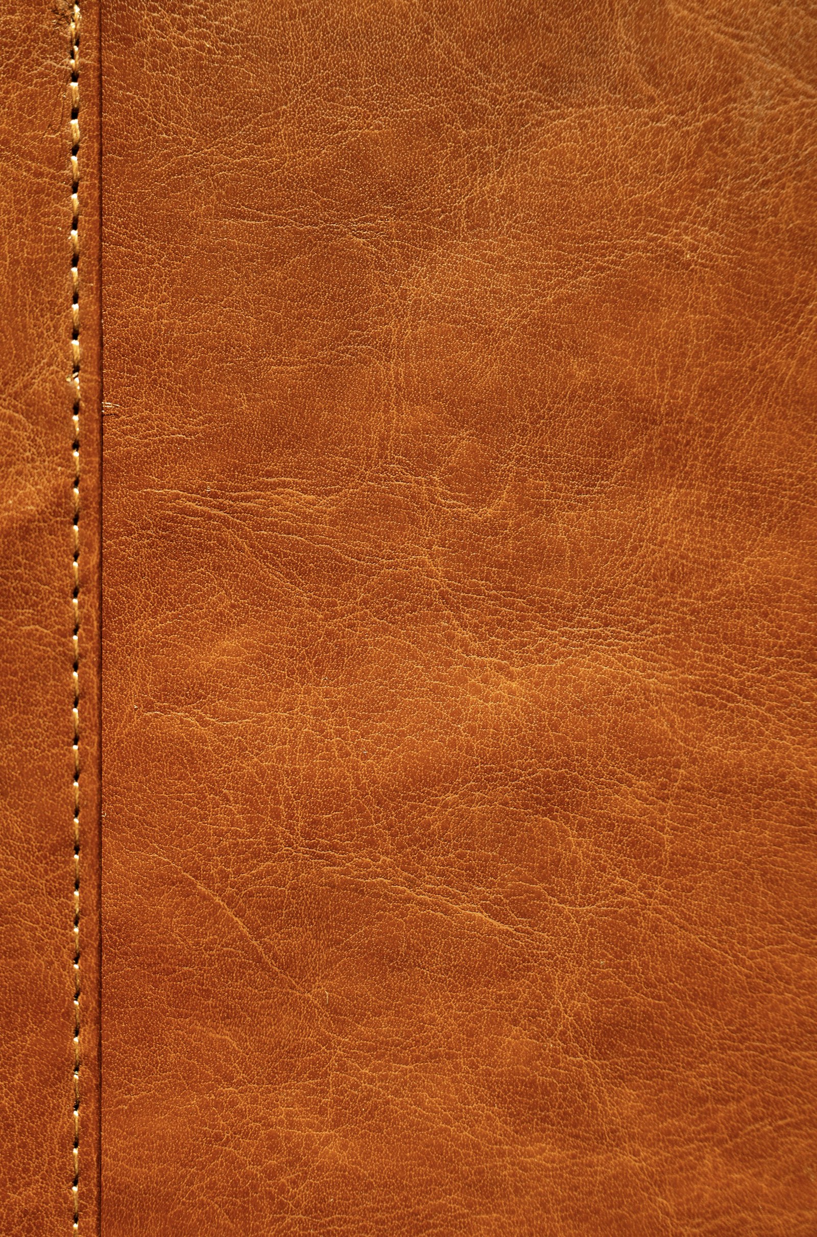 Détail du cuir et de la couture d’un sac