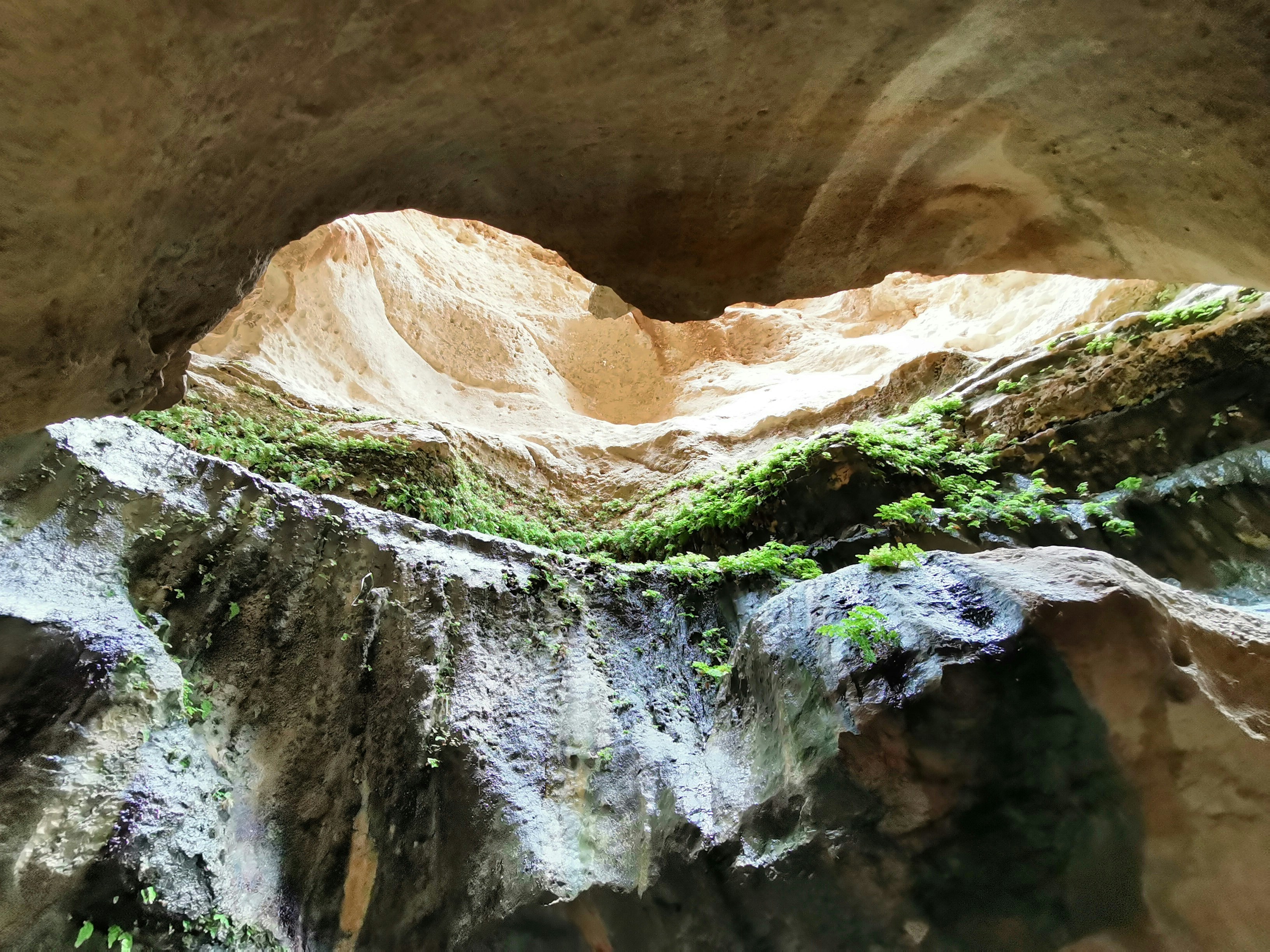 What Are Sulfur Caves? (image credits: unsplash)