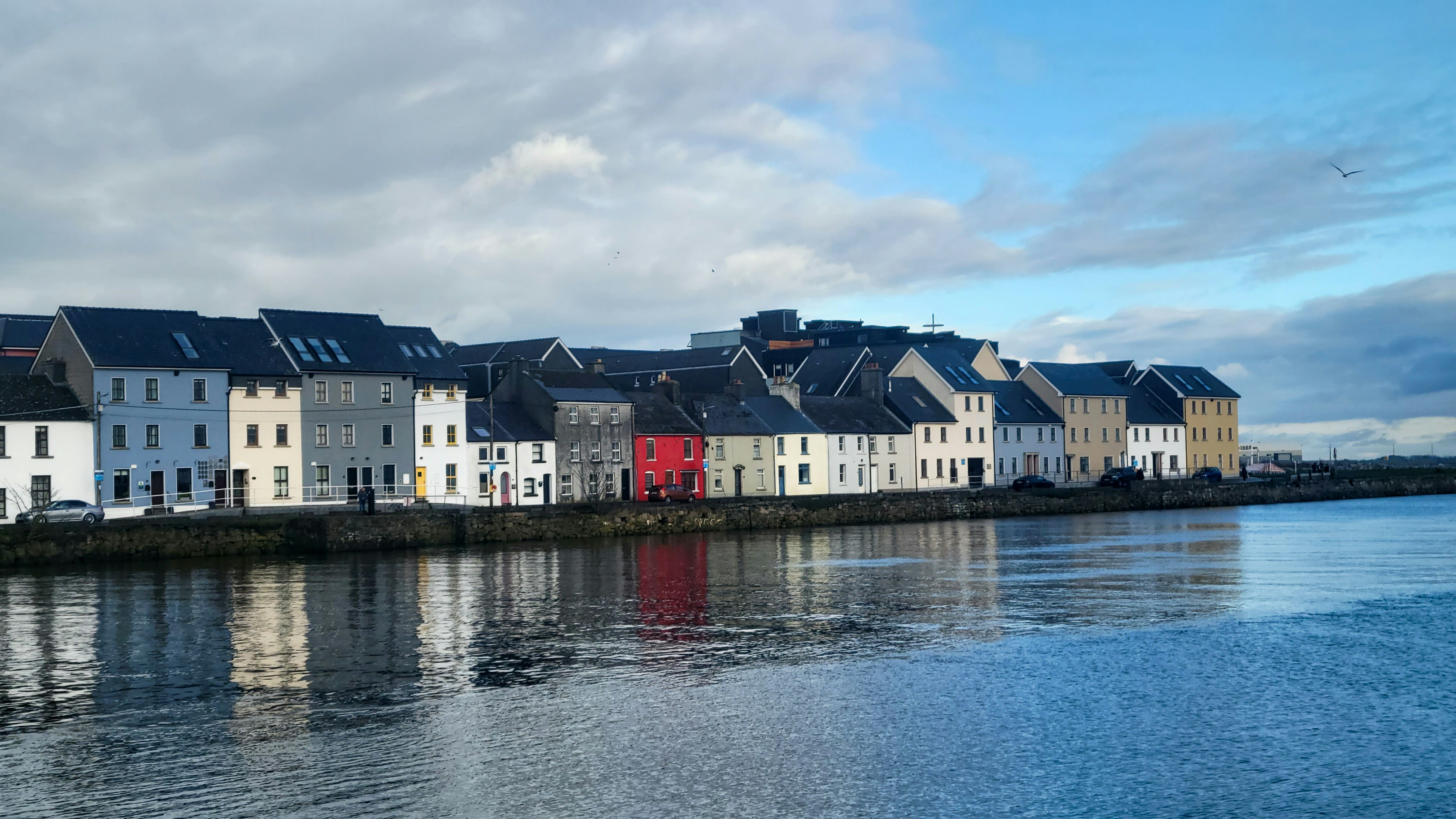 a row of houses next to a body of water