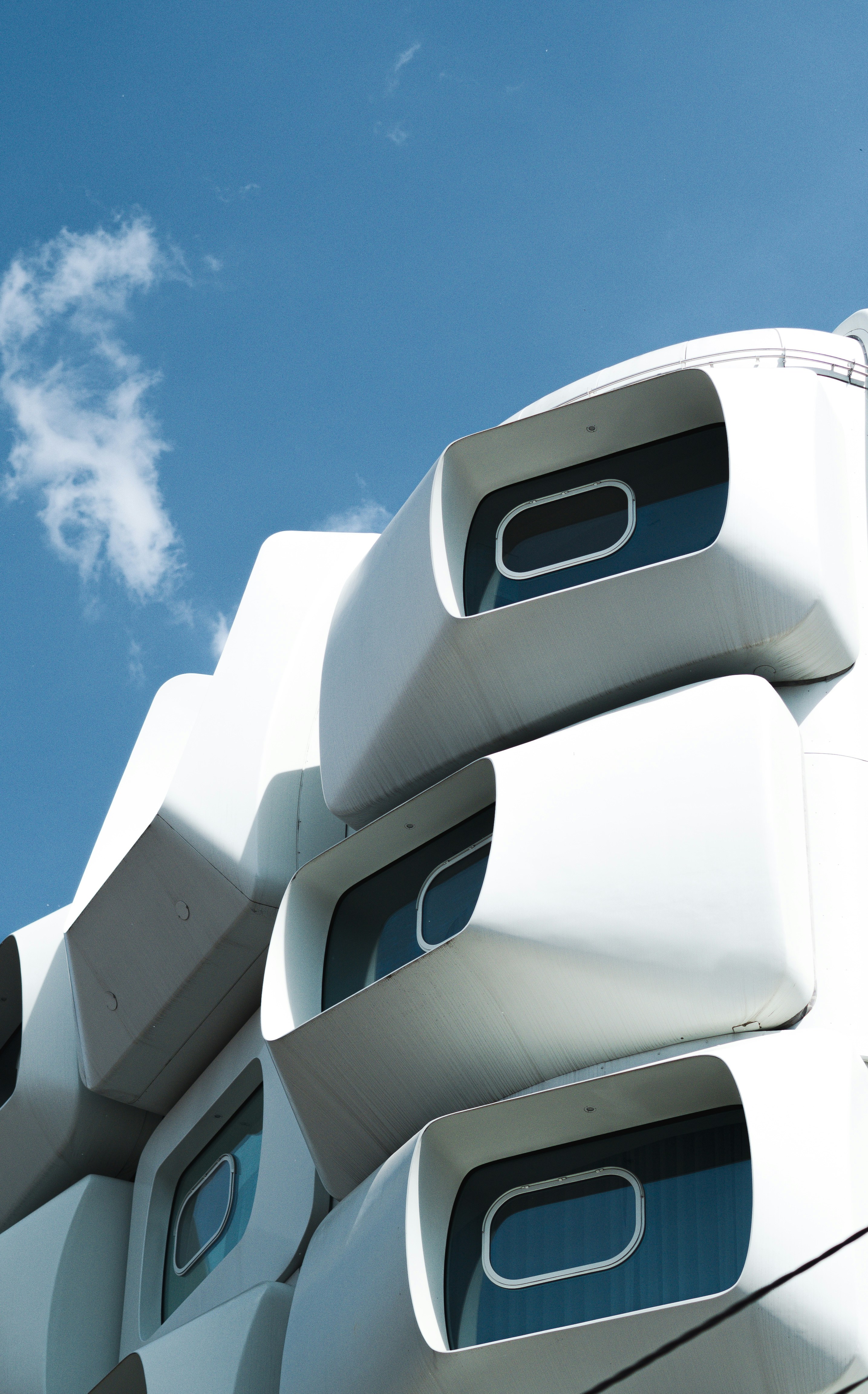 photo-1716446012391-007d9b77e3e3