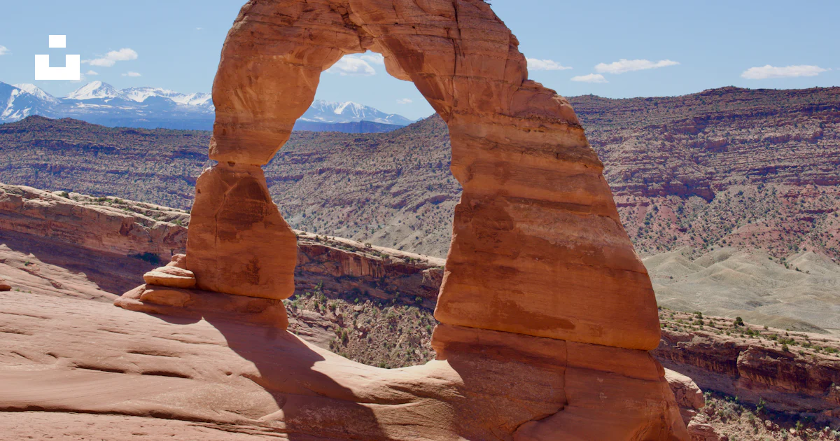 An Arch That Rocks A large rock arch in the middle of a desert photo – Free Desert Image ...
